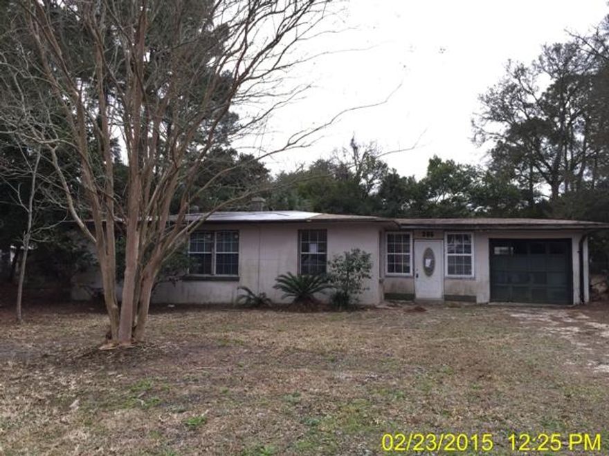 Older Home w/ Potential... 3 Bd / 1 Ba home on large lot. Great location offering convenience to to downtown Ft Walton Beach, shopping & dining. This property is eligible under the Freddie Mac First Look Initiative through April 30, 2015.