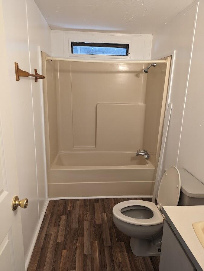 MARLBOROUGH VILLAGE LOT 39 BLK3 AS DES IN OR 3849  - Residential Lease