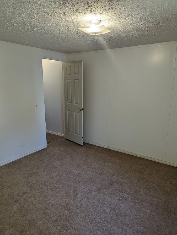 MARLBOROUGH VILLAGE LOT 39 BLK3 AS DES IN OR 3849  - Residential Lease