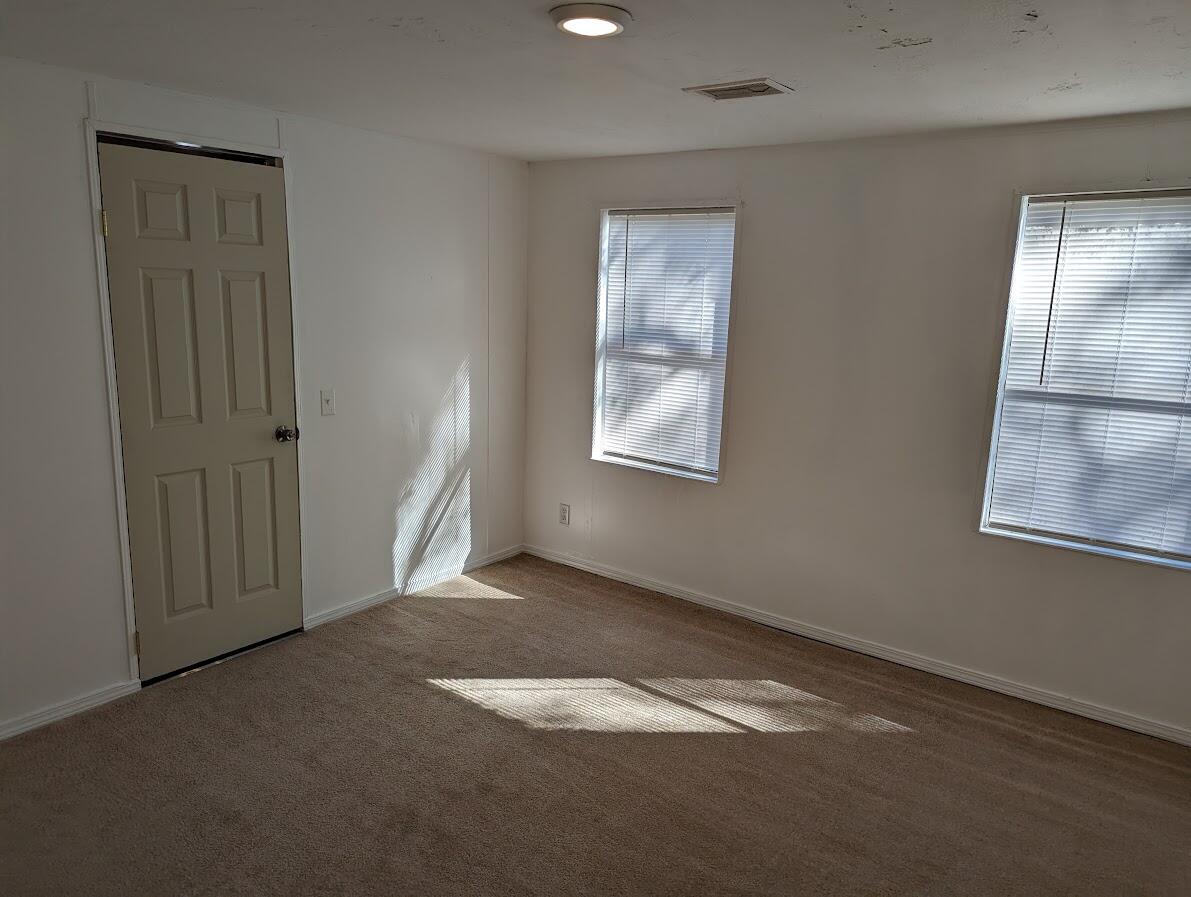 MARLBOROUGH VILLAGE LOT 39 BLK3 AS DES IN OR 3849  - Residential Lease