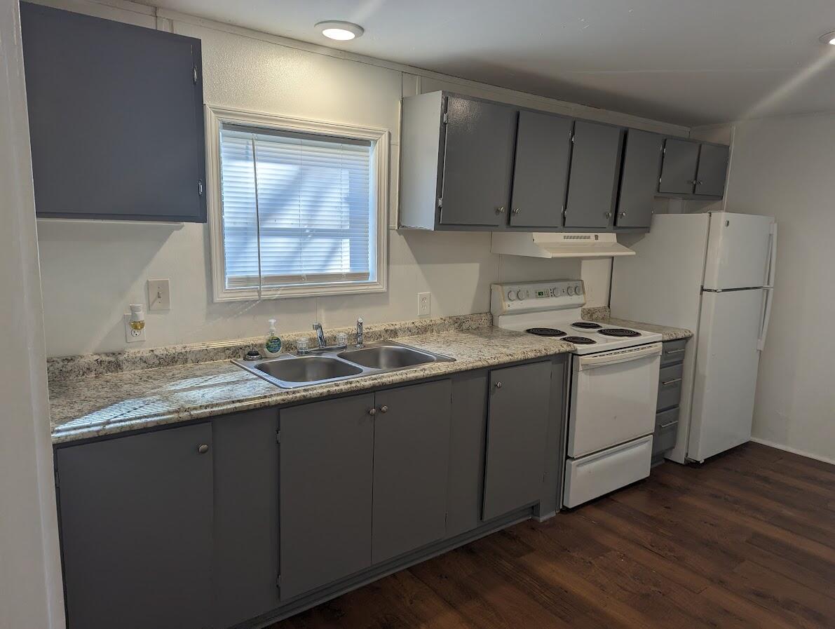 MARLBOROUGH VILLAGE LOT 39 BLK3 AS DES IN OR 3849  - Residential Lease