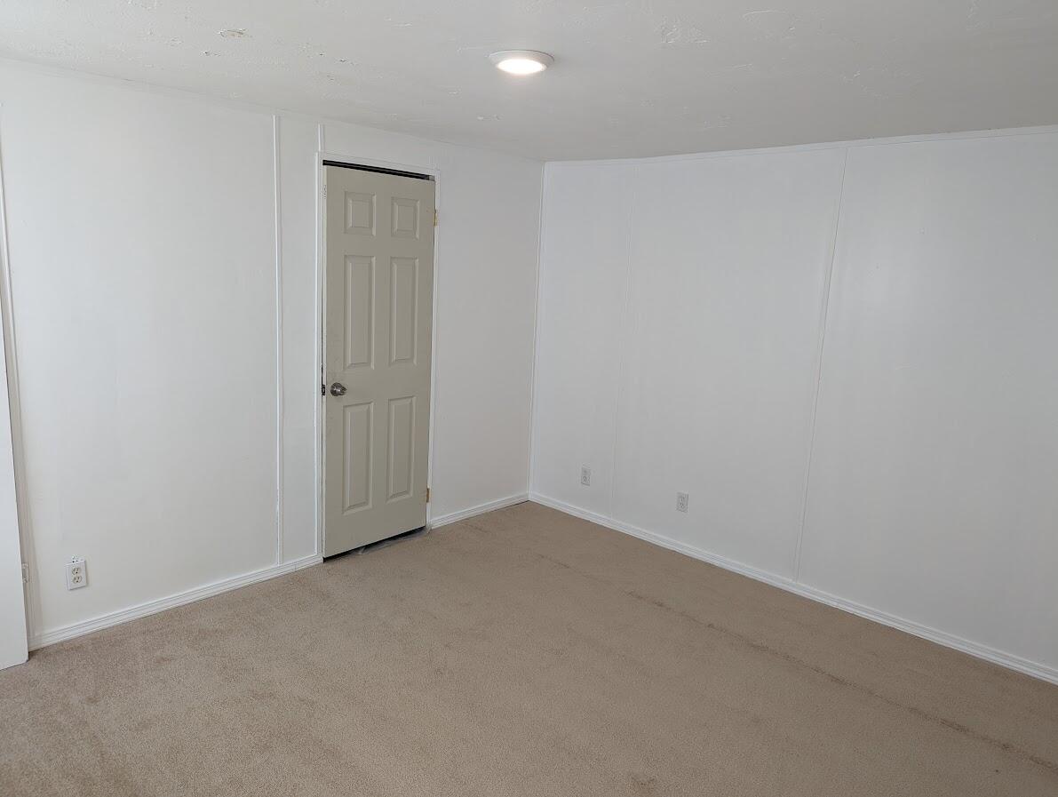 MARLBOROUGH VILLAGE LOT 39 BLK3 AS DES IN OR 3849  - Residential Lease