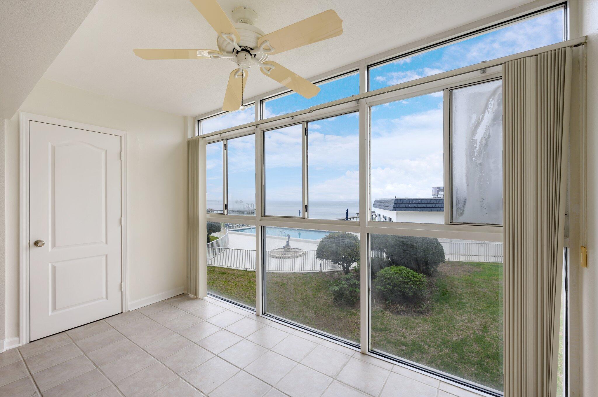 VALENCIA CONDO - Residential