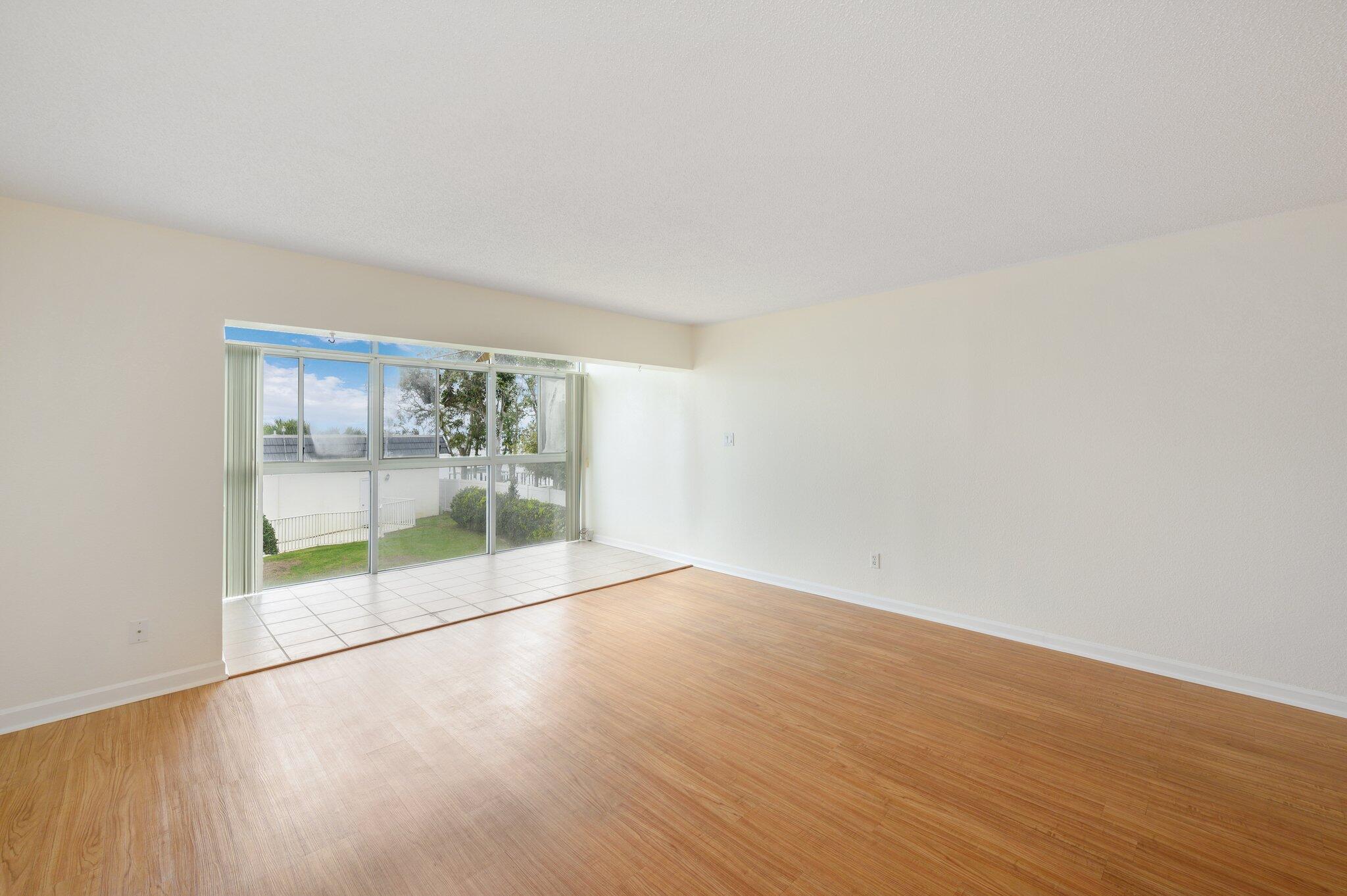 VALENCIA CONDO - Residential