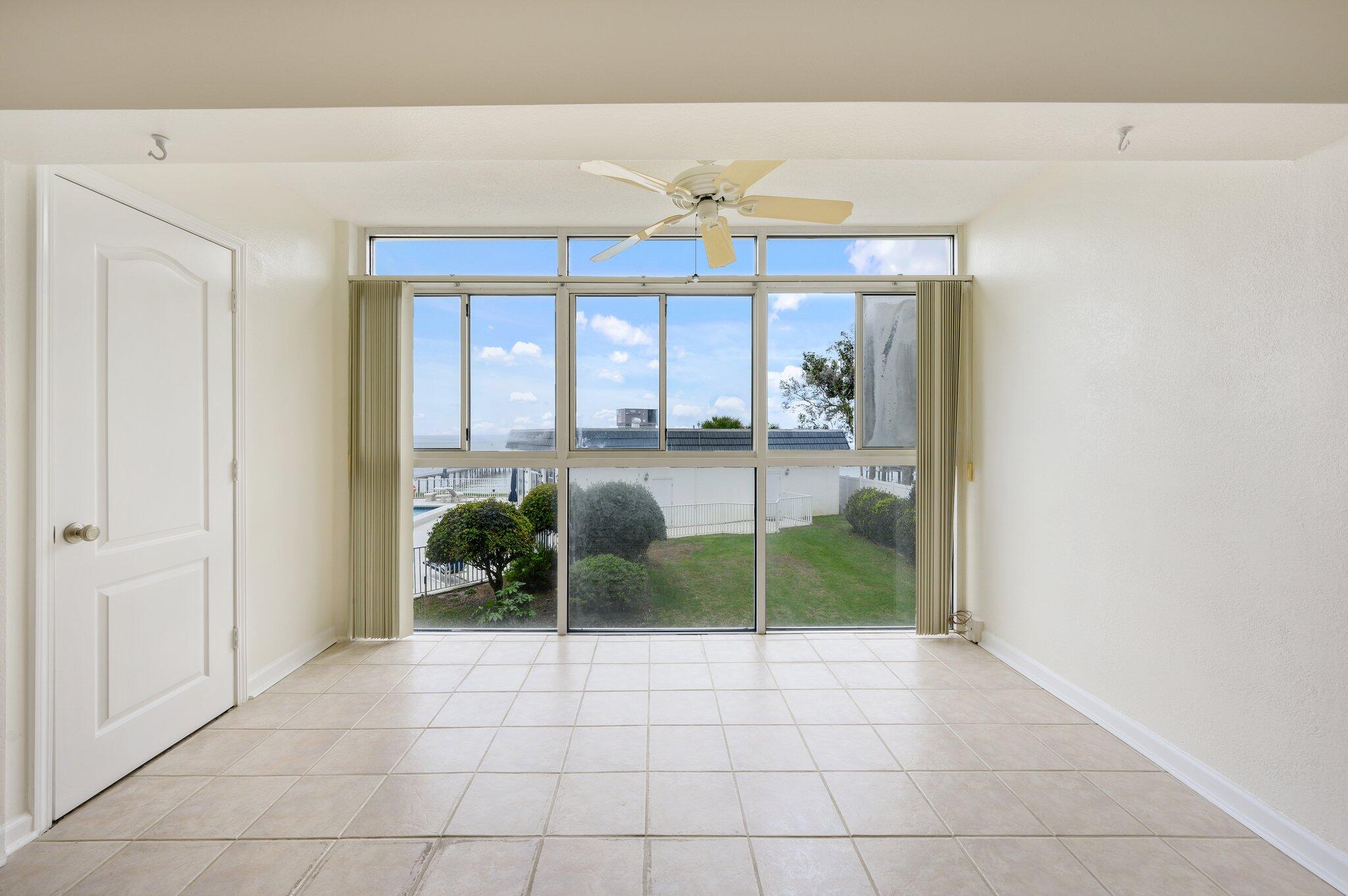 VALENCIA CONDO - Residential