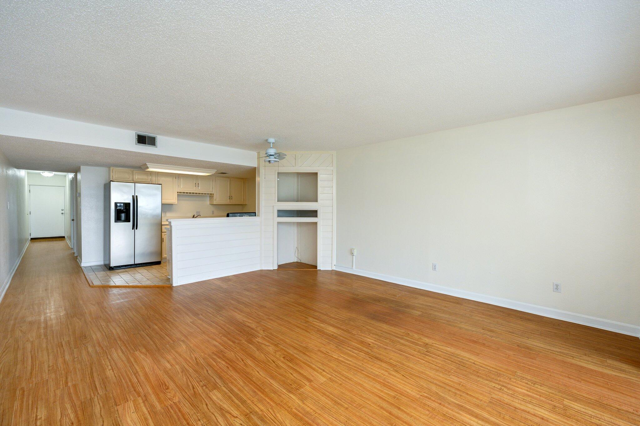 VALENCIA CONDO - Residential