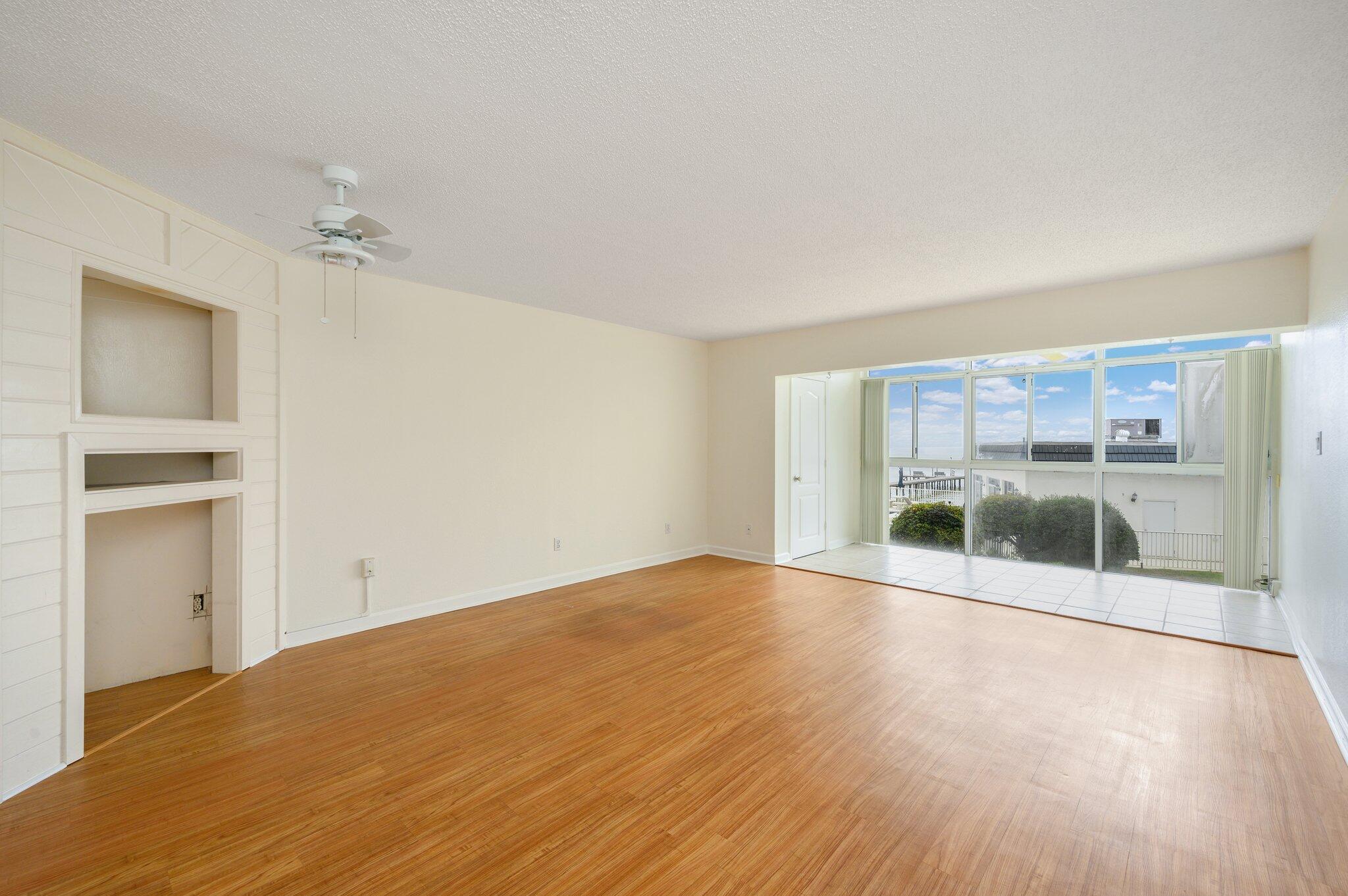 VALENCIA CONDO - Residential