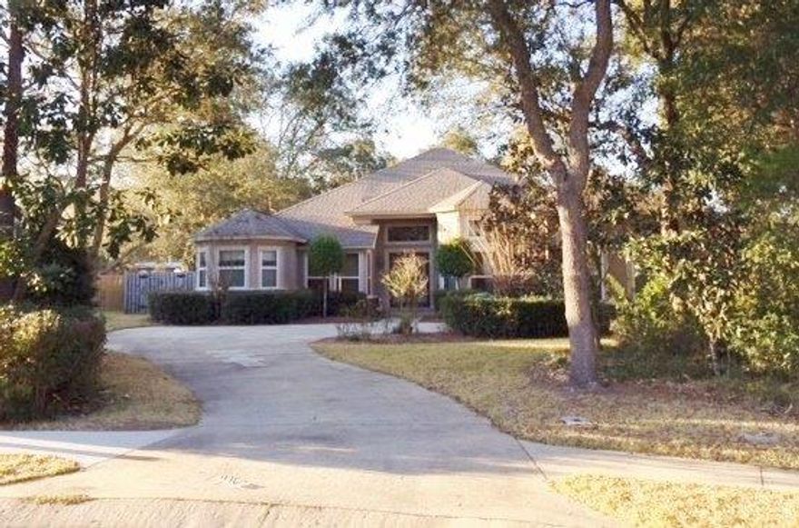 Grand home in the sought-out Swift Creek Subdivision. Lot is located at the end of a cul-de-sac. This home boasts over 3500sqft. Four bedrooms, three baths, formal dining room and additional bonus room for entertaining. This home needs some cosmetic repairs and updating, but has great potential. Kitchen features stainless, Viking appliances.