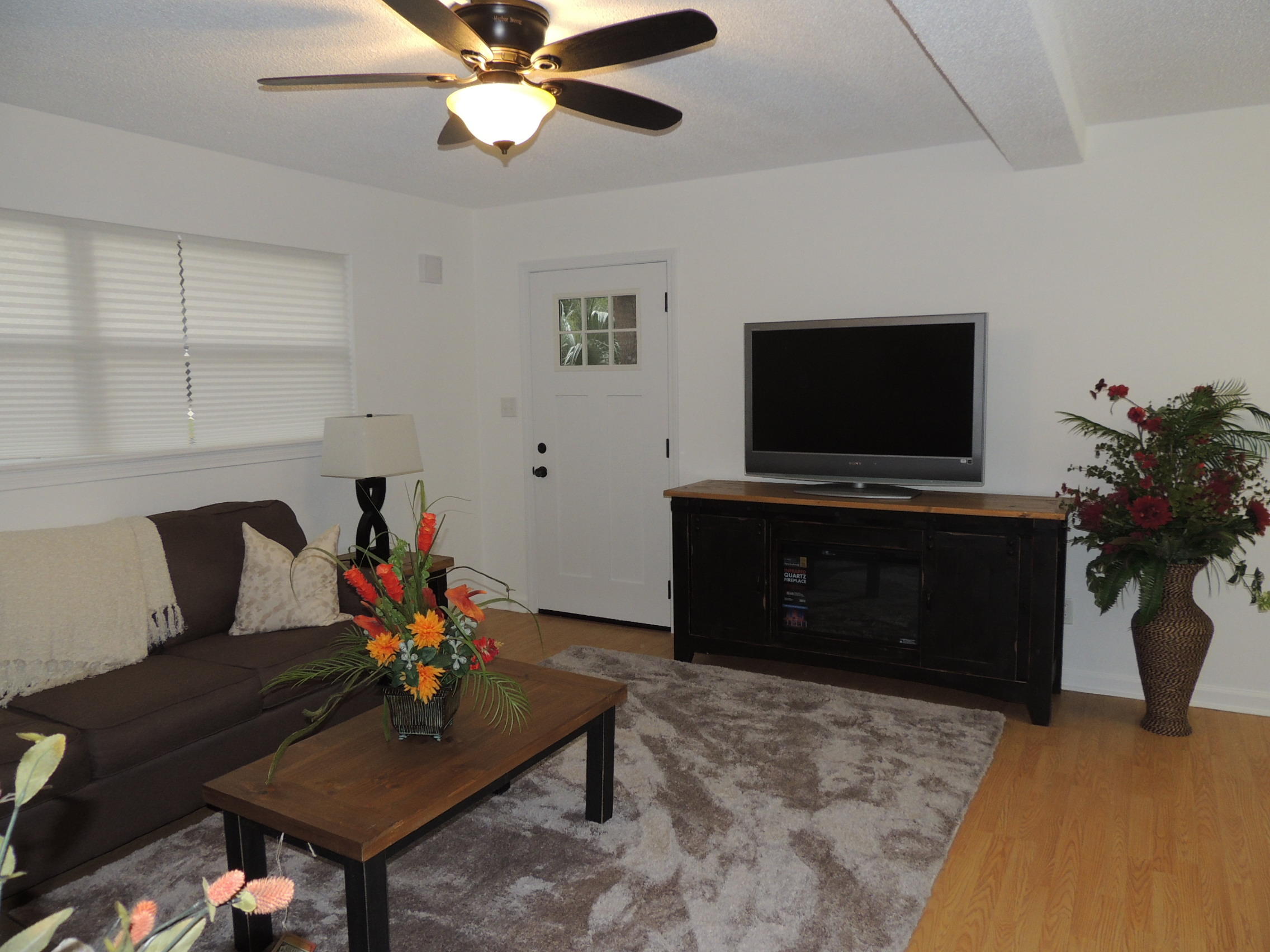 ELLIOTTS POINT 8TH ADDN - Residential