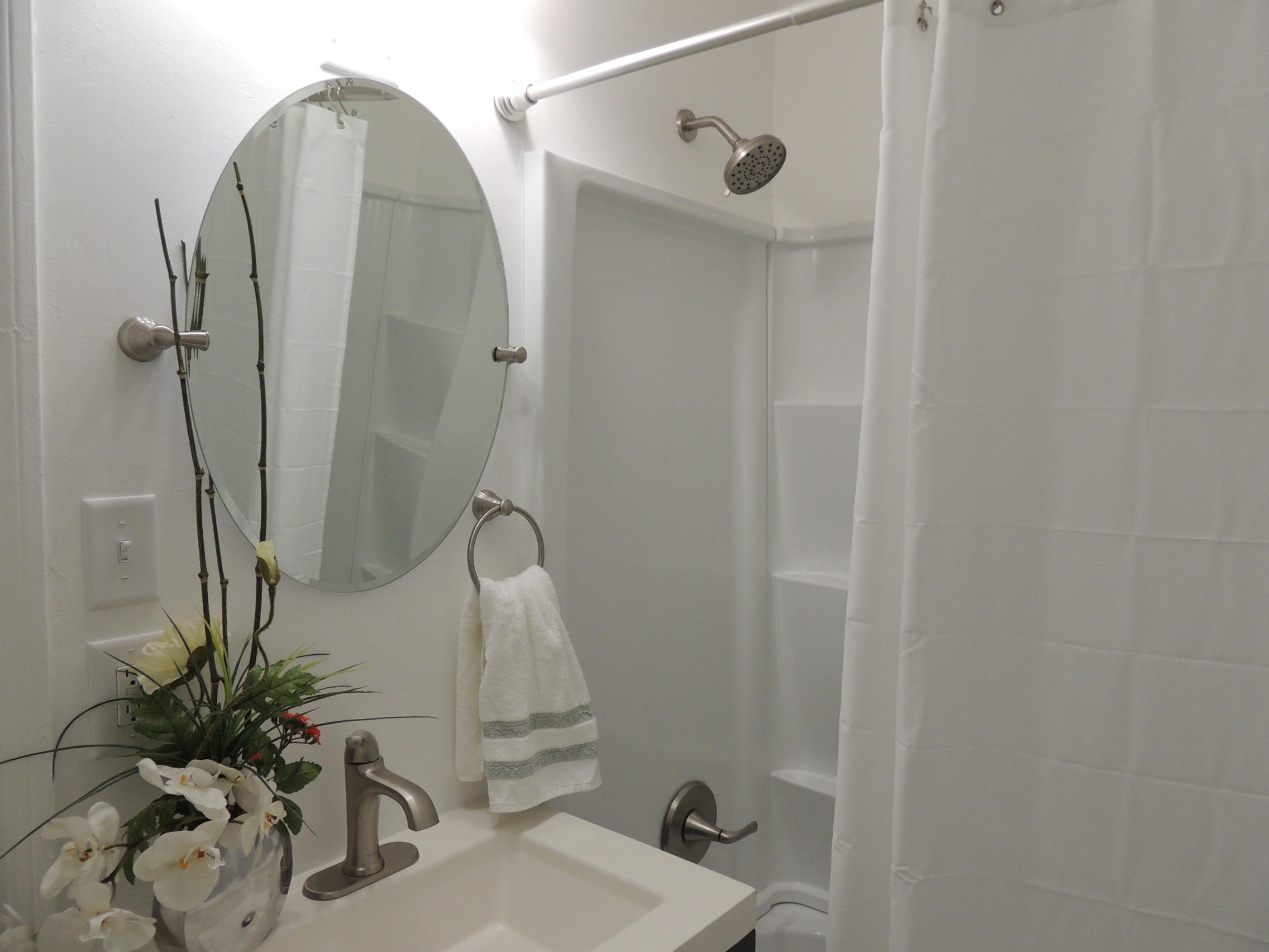 ELLIOTTS POINT 8TH ADDN - Residential