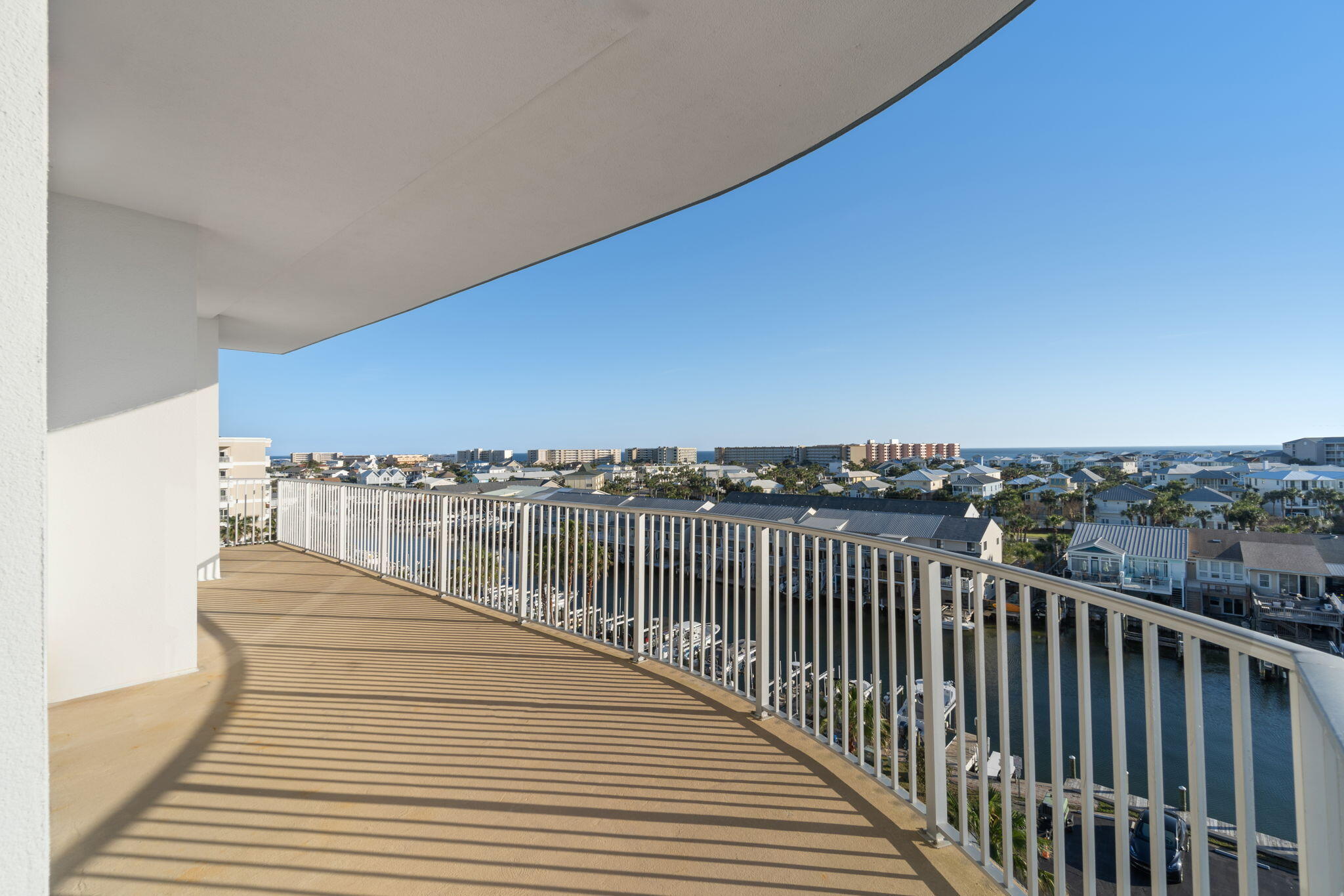 HARBOR LIGHTS - Residential