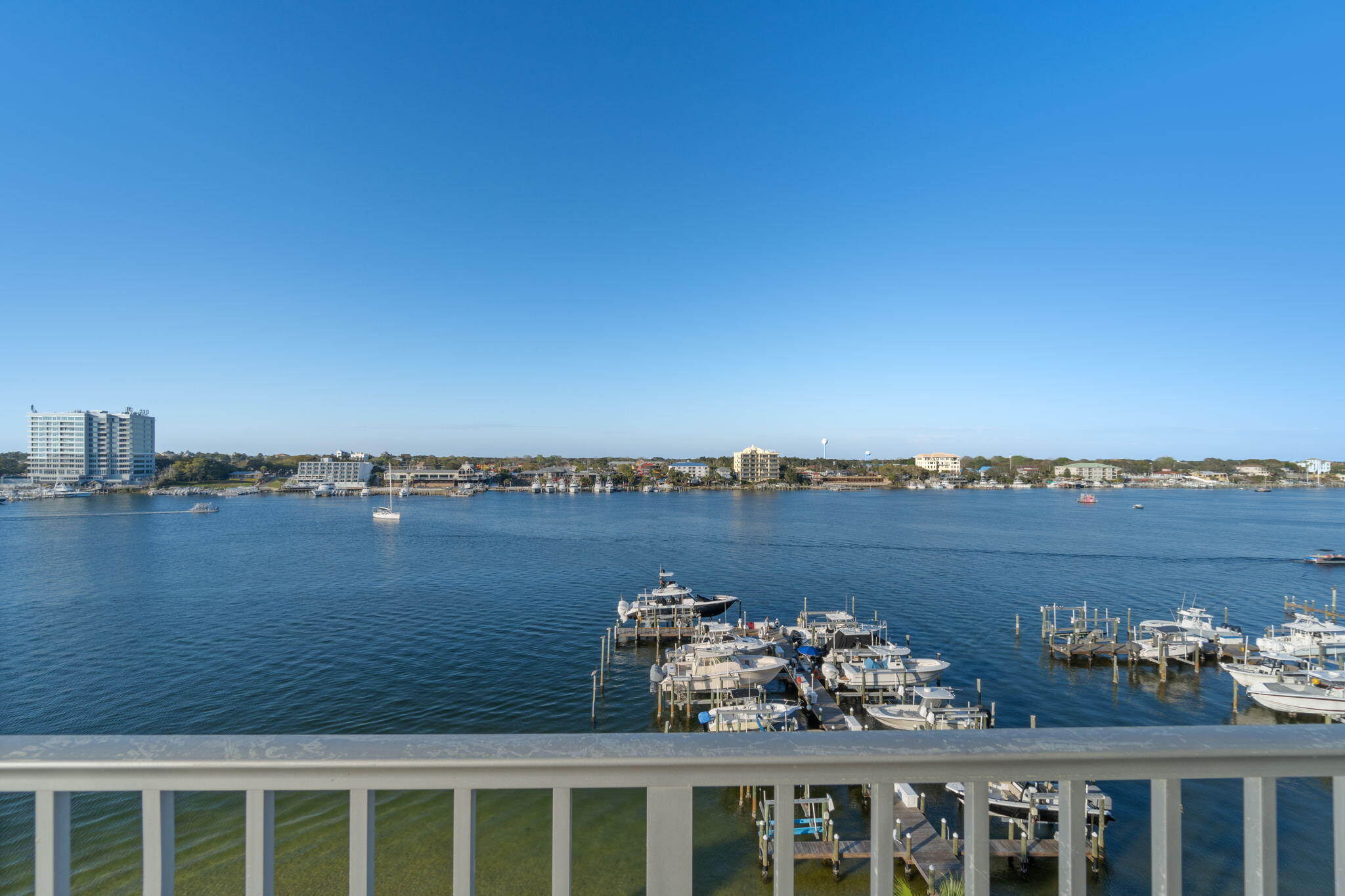 HARBOR LIGHTS - Residential