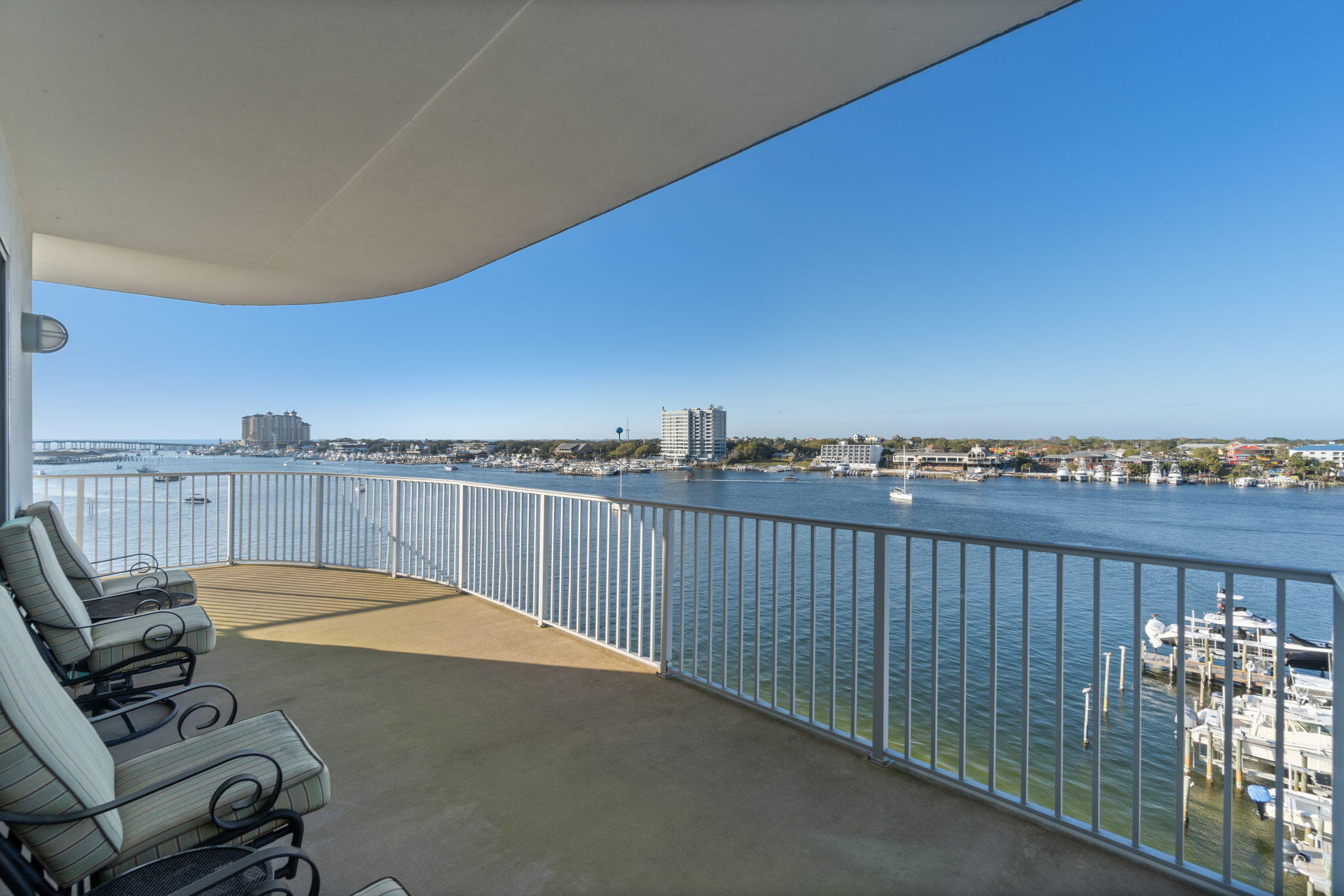 HARBOR LIGHTS - Residential