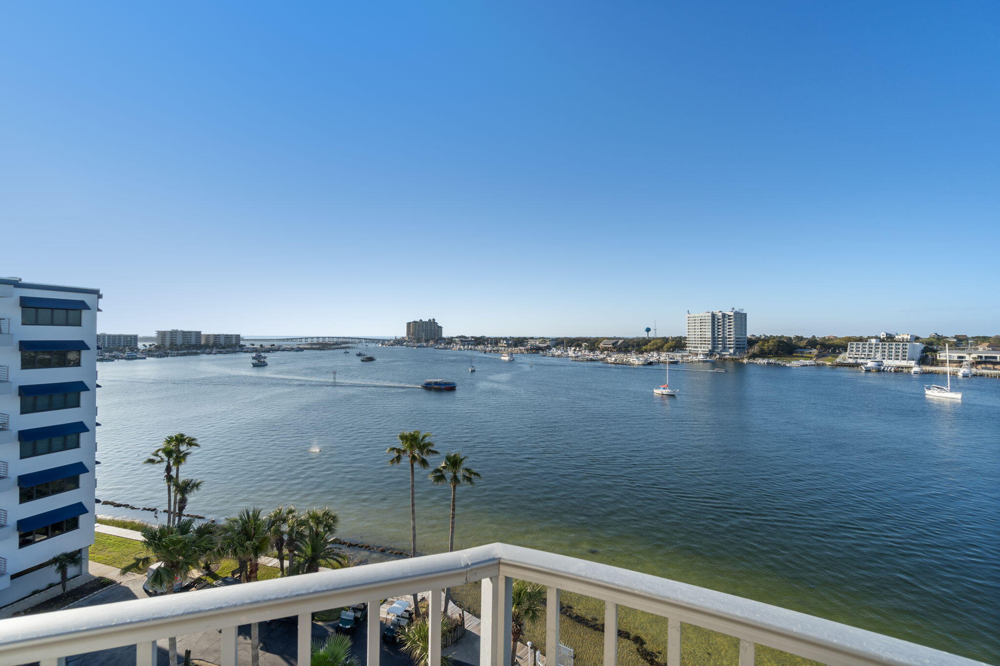 HARBOR LIGHTS - Residential