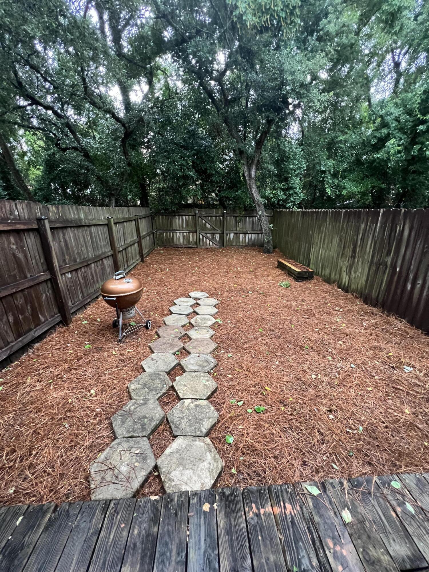 COLONIAL WOODS T/H - Residential