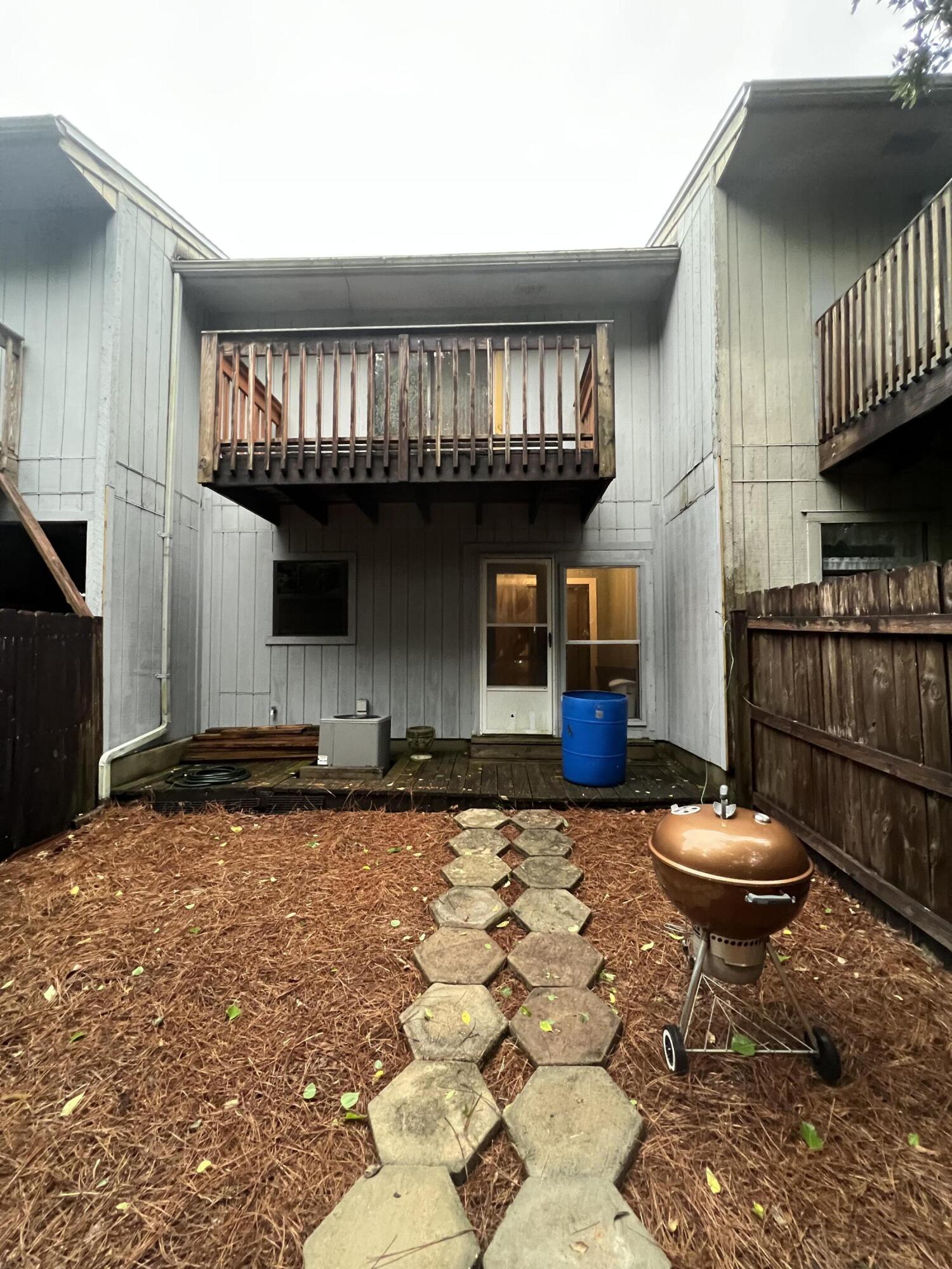 COLONIAL WOODS T/H - Residential