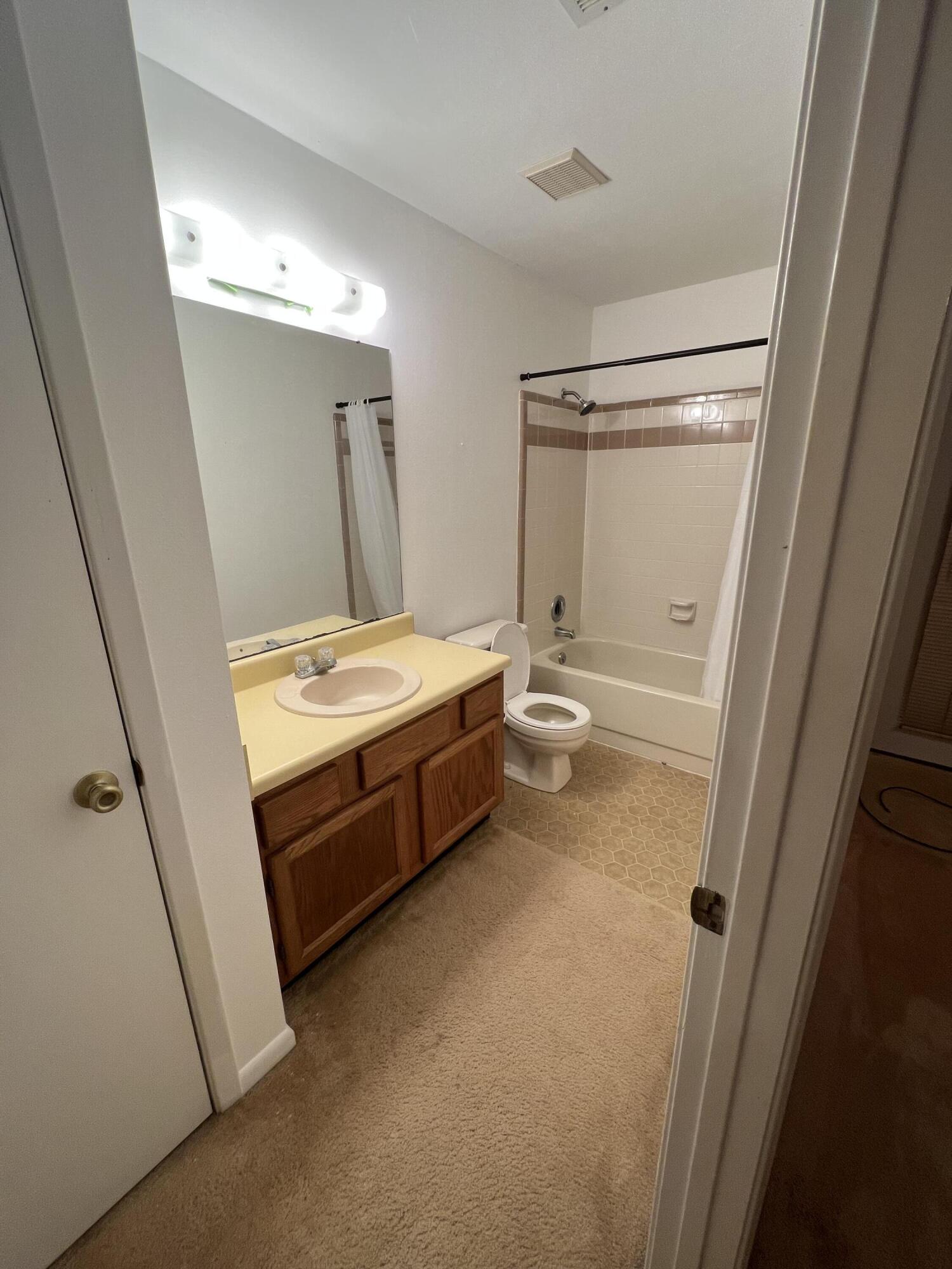 COLONIAL WOODS T/H - Residential