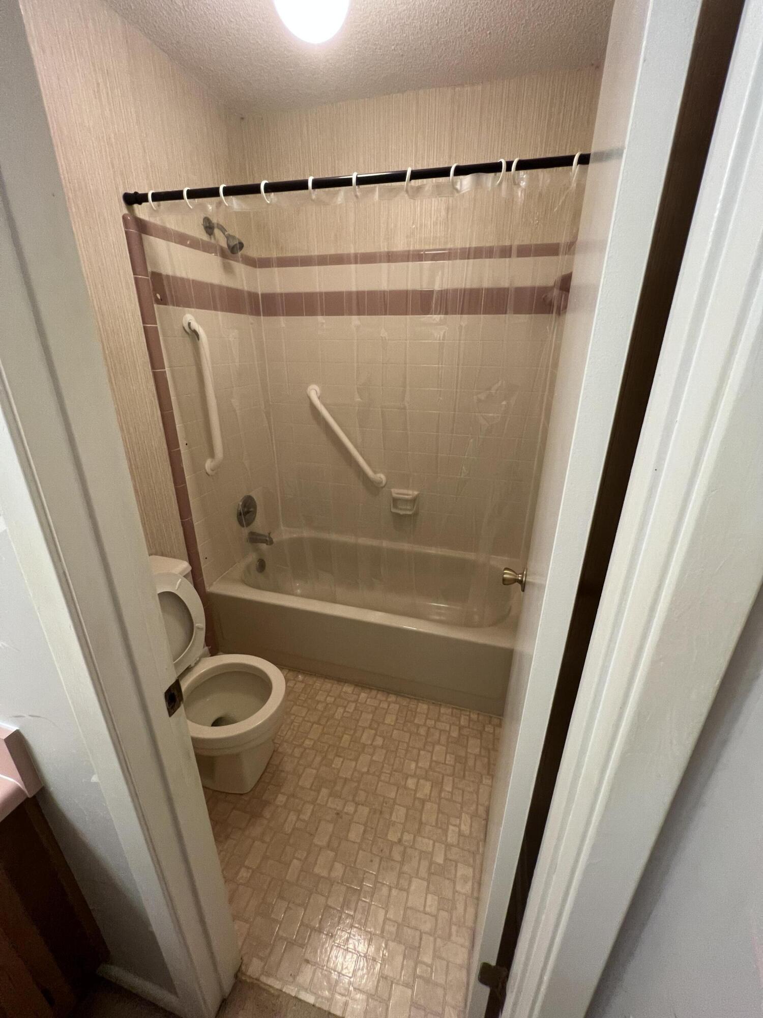 COLONIAL WOODS T/H - Residential