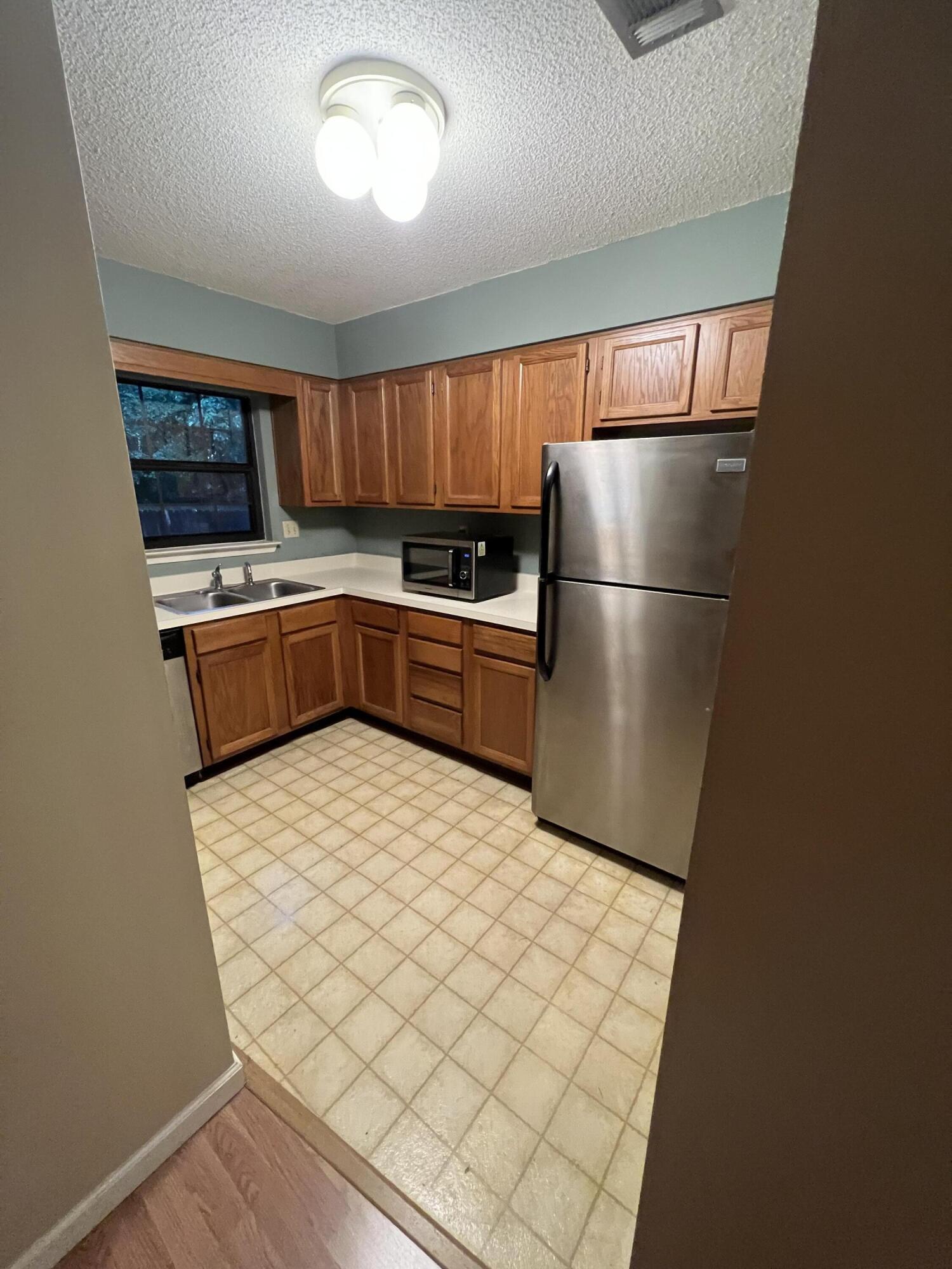 COLONIAL WOODS T/H - Residential