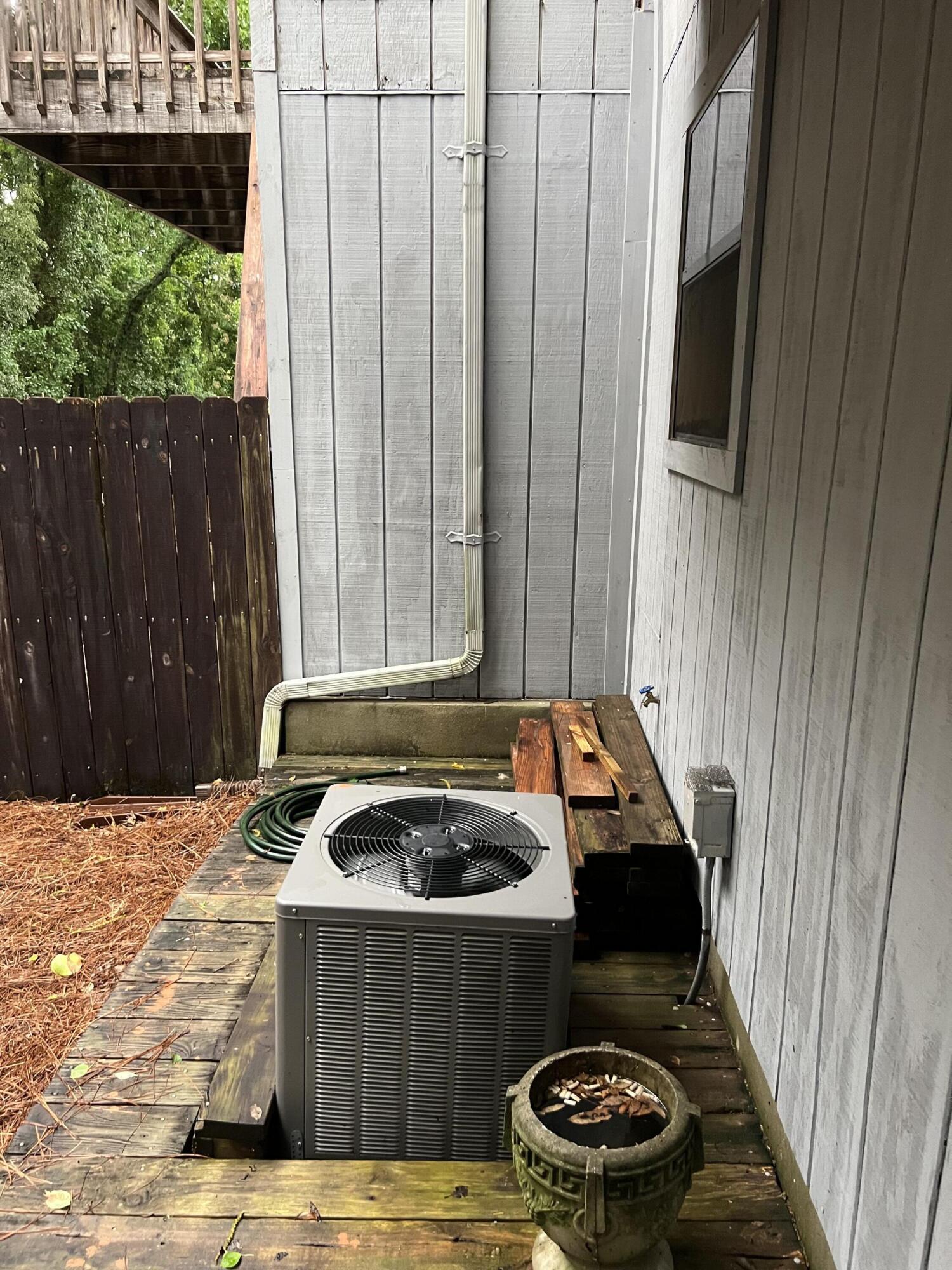 COLONIAL WOODS T/H - Residential