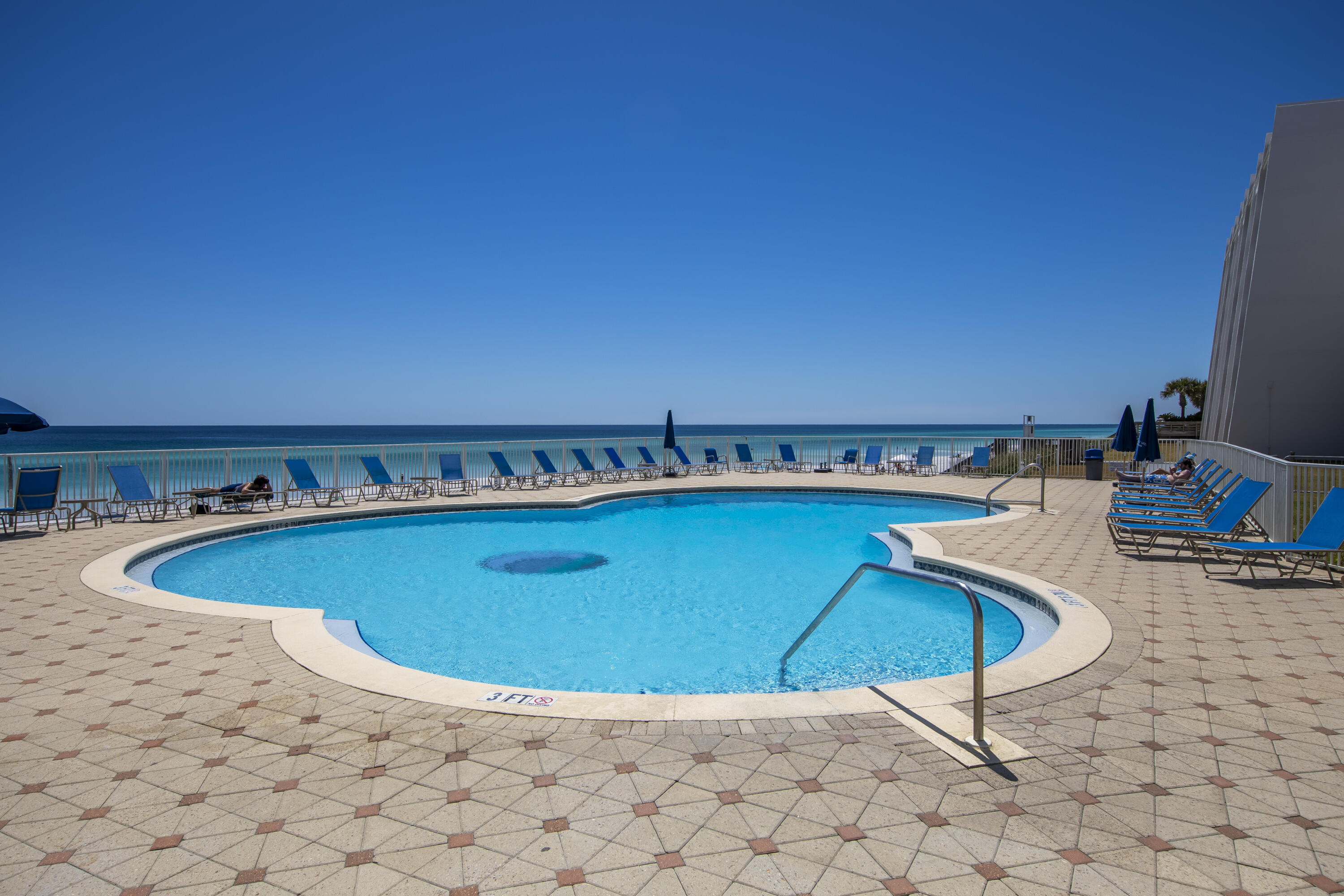 BEACH HOUSE CONDO PH 2 - Residential