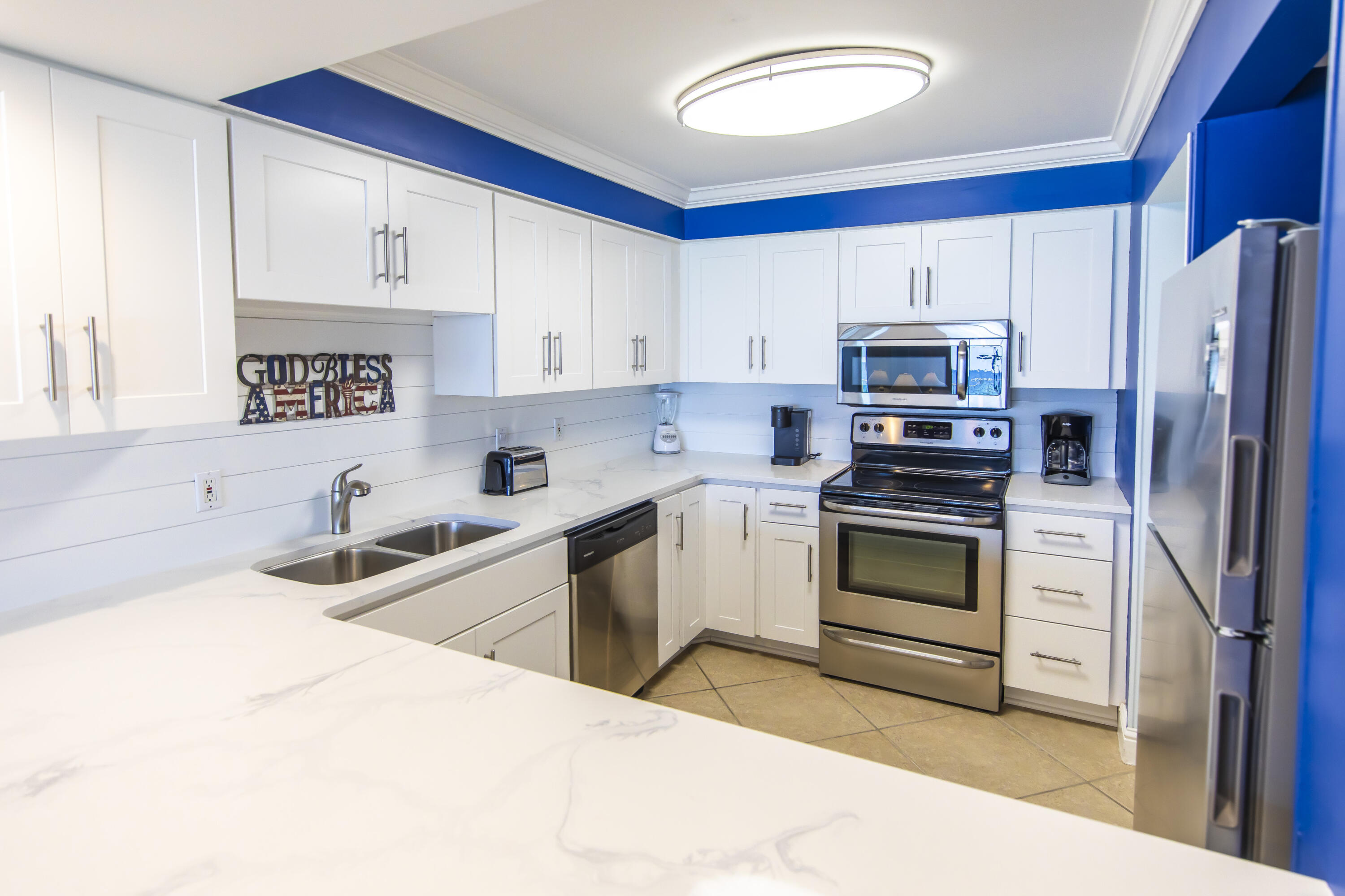 BEACH HOUSE CONDO PH 2 - Residential