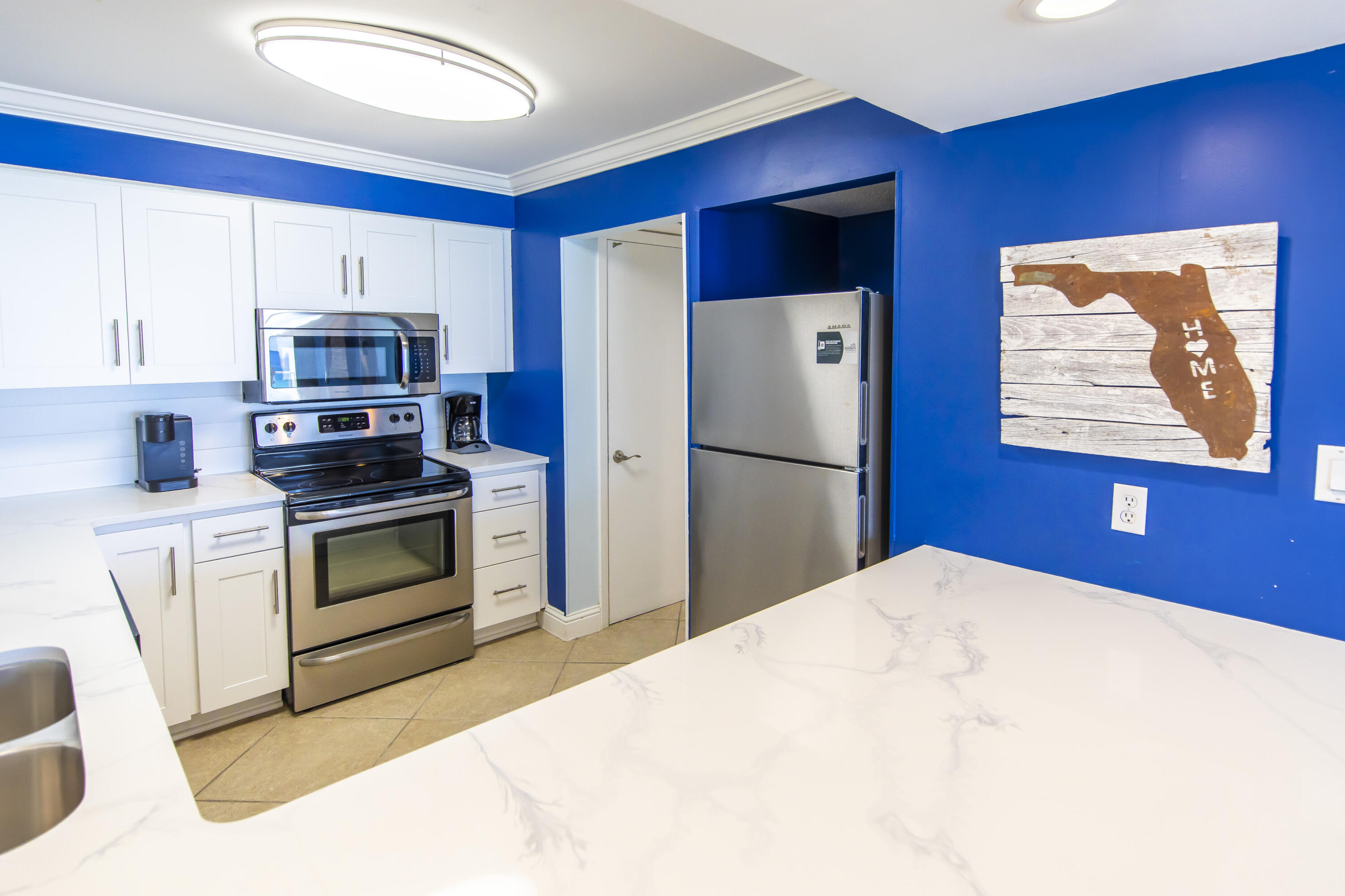 BEACH HOUSE CONDO PH 2 - Residential