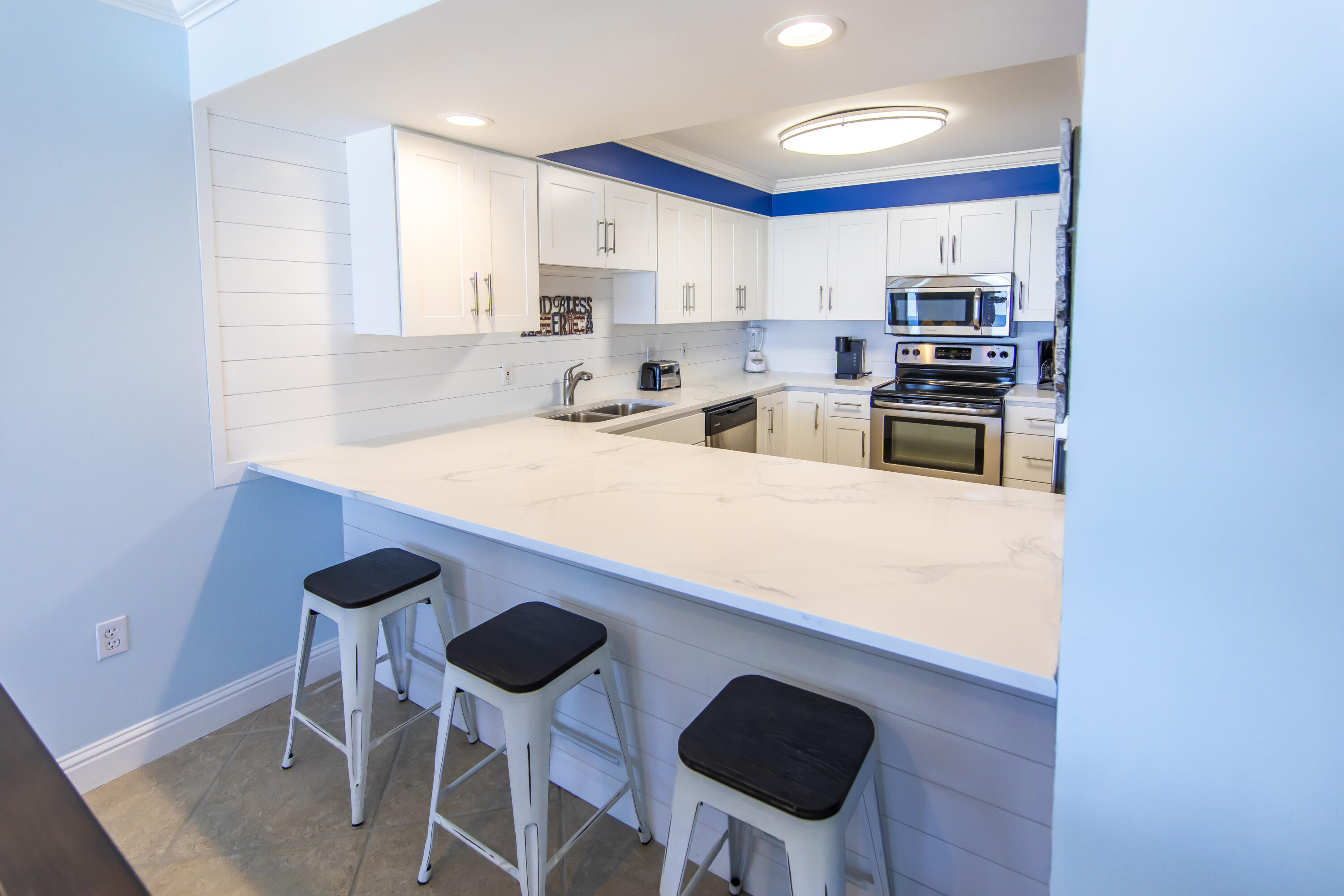 BEACH HOUSE CONDO PH 2 - Residential