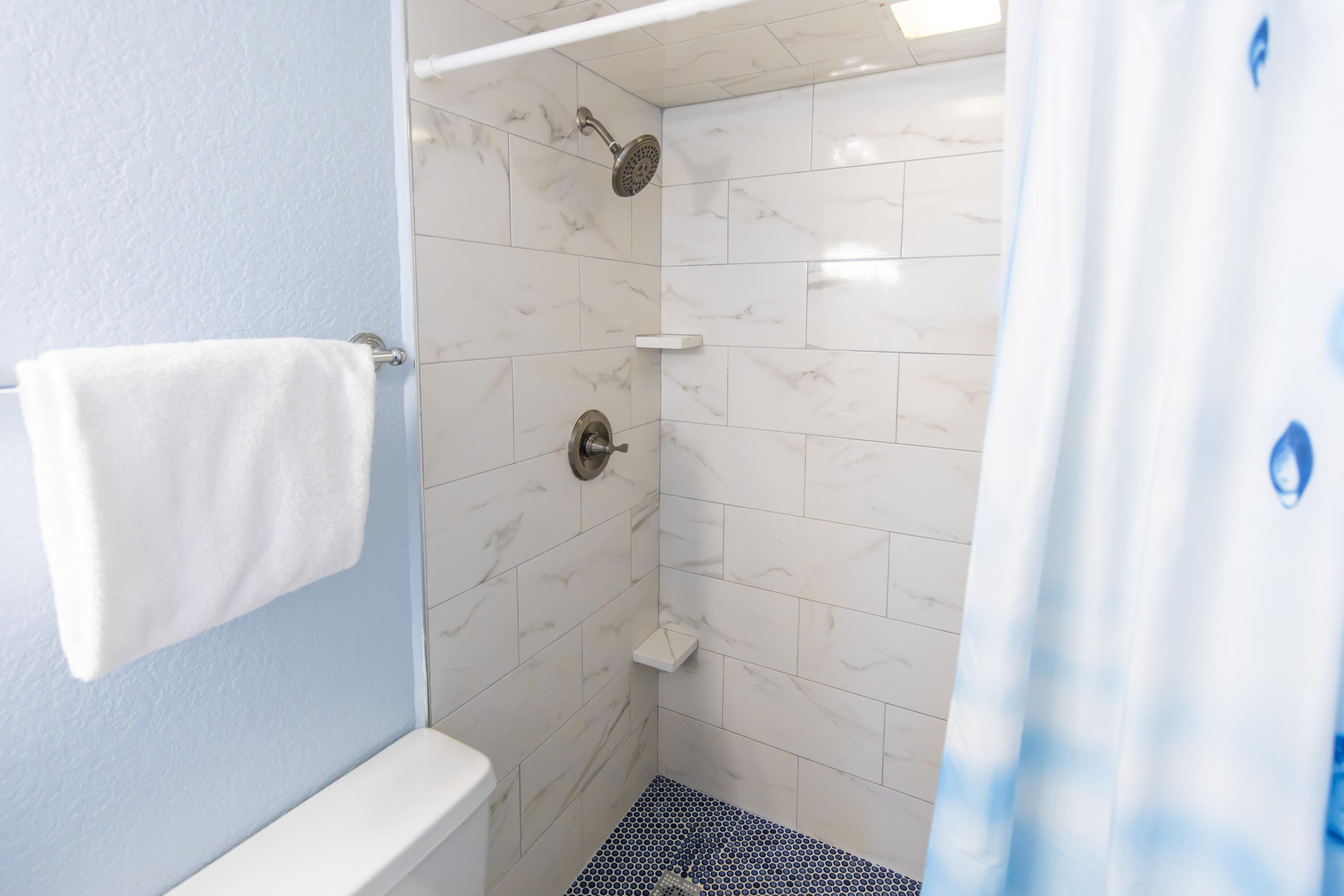 BEACH HOUSE CONDO PH 2 - Residential