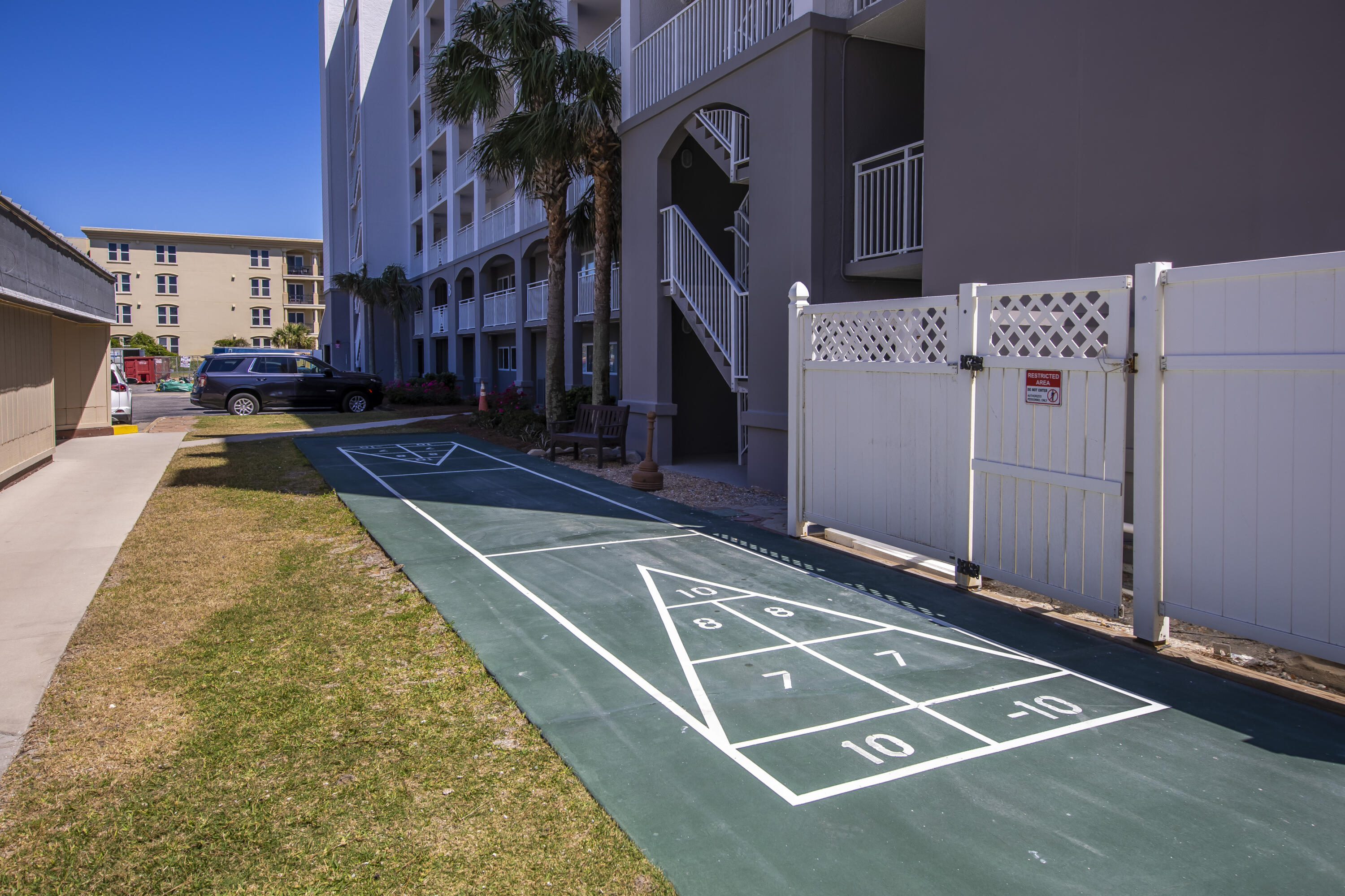 BEACH HOUSE CONDO PH 2 - Residential