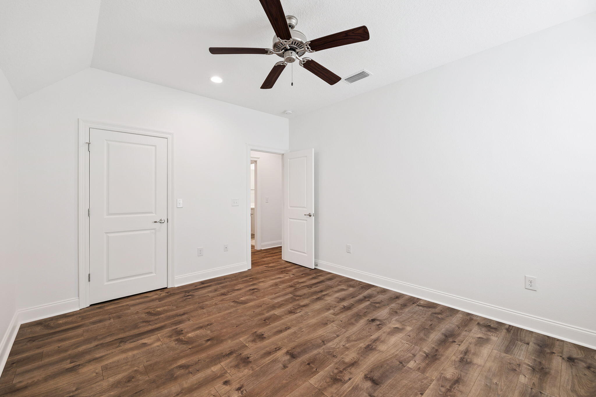 LAUREL OAKS S/D - Residential Lease