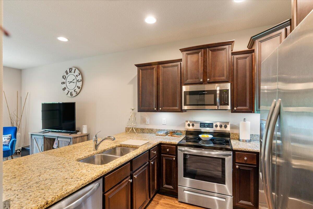 RESERVE POINTE - Residential