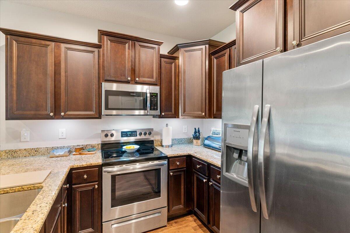 RESERVE POINTE - Residential