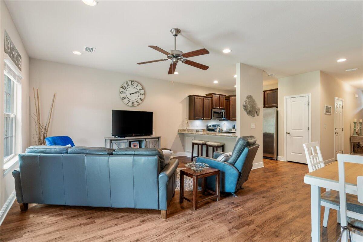 RESERVE POINTE - Residential