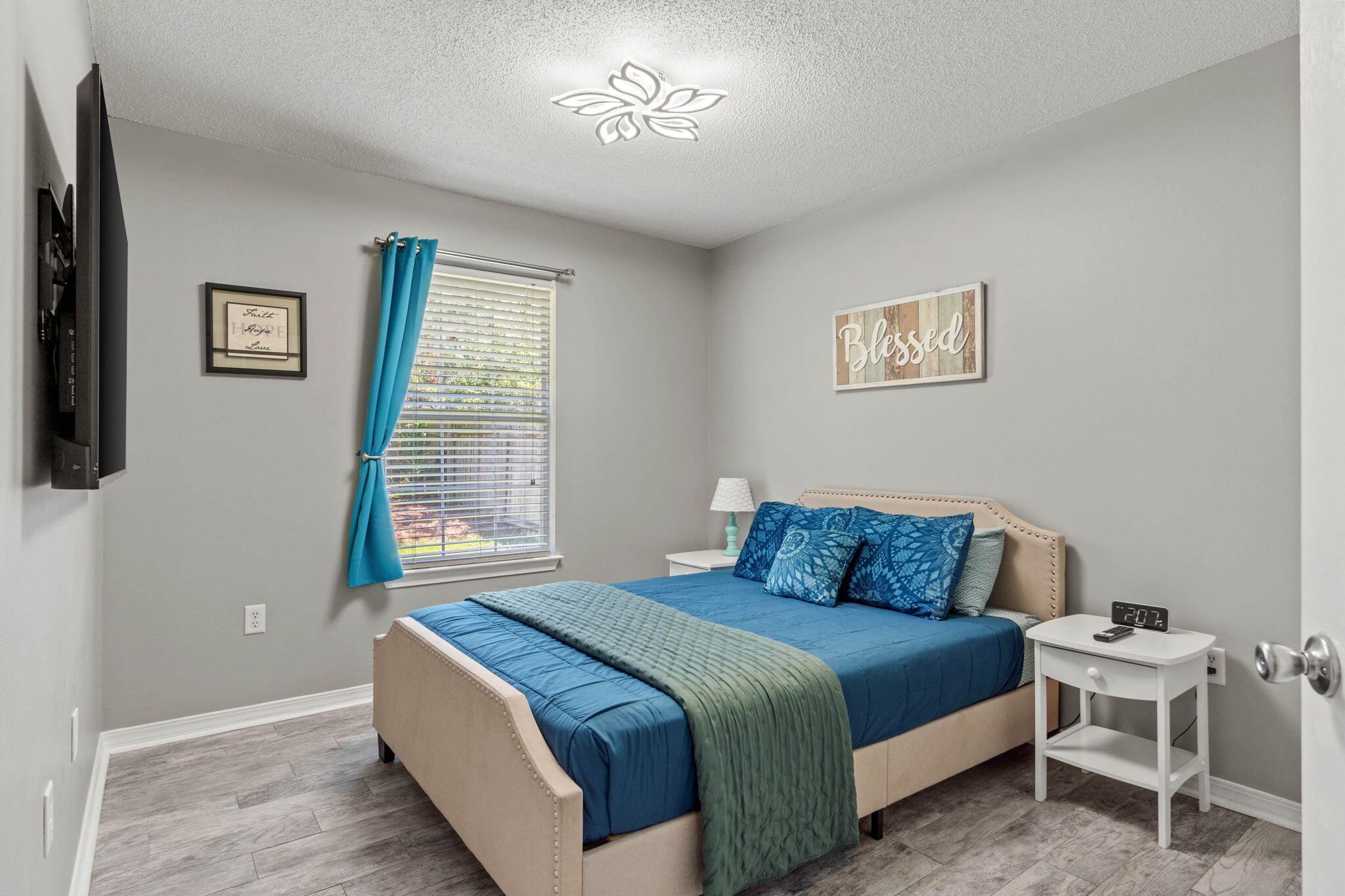 PARADISE RETREAT - Residential