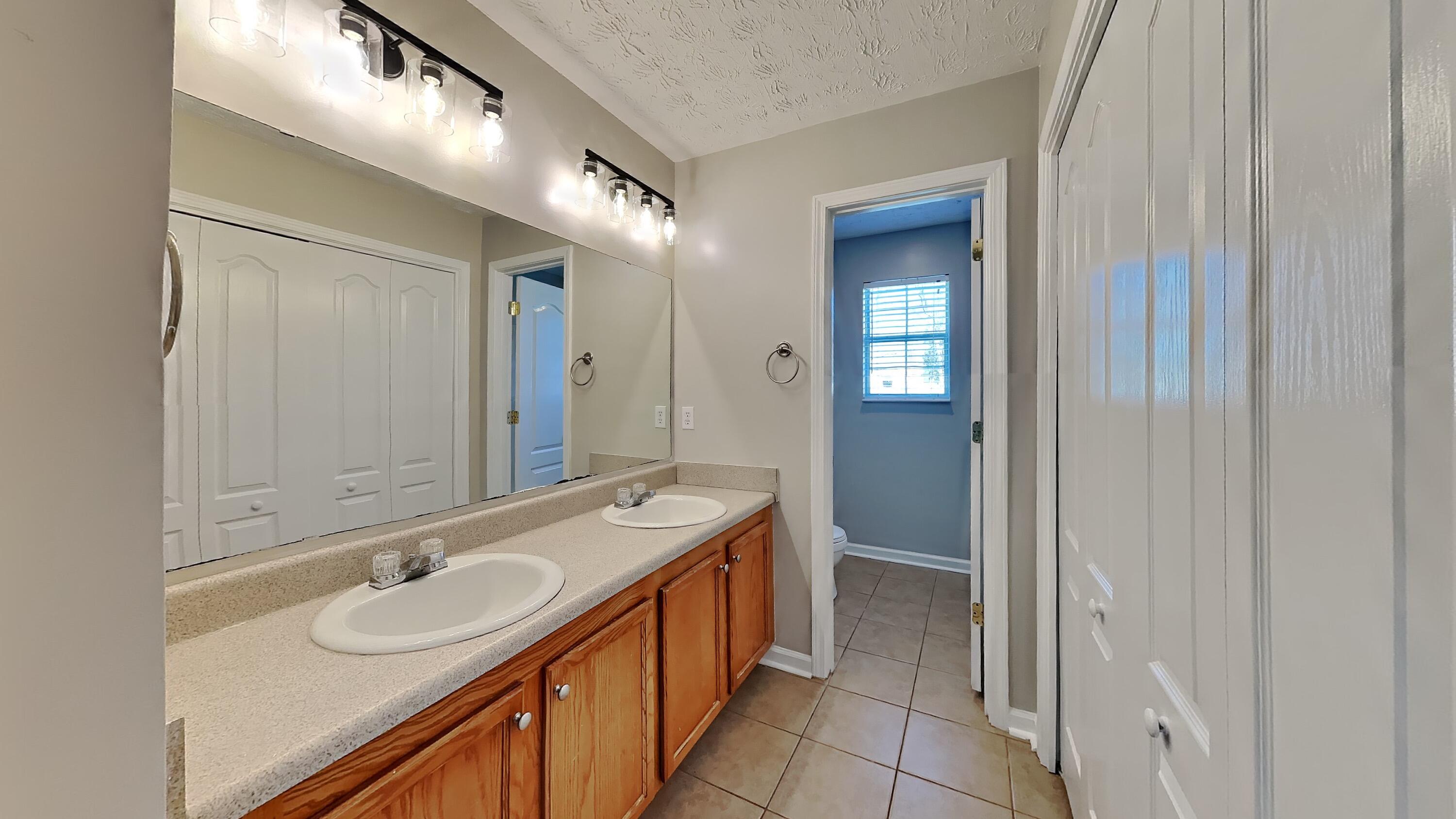 BRANDON OAKS - Residential Lease