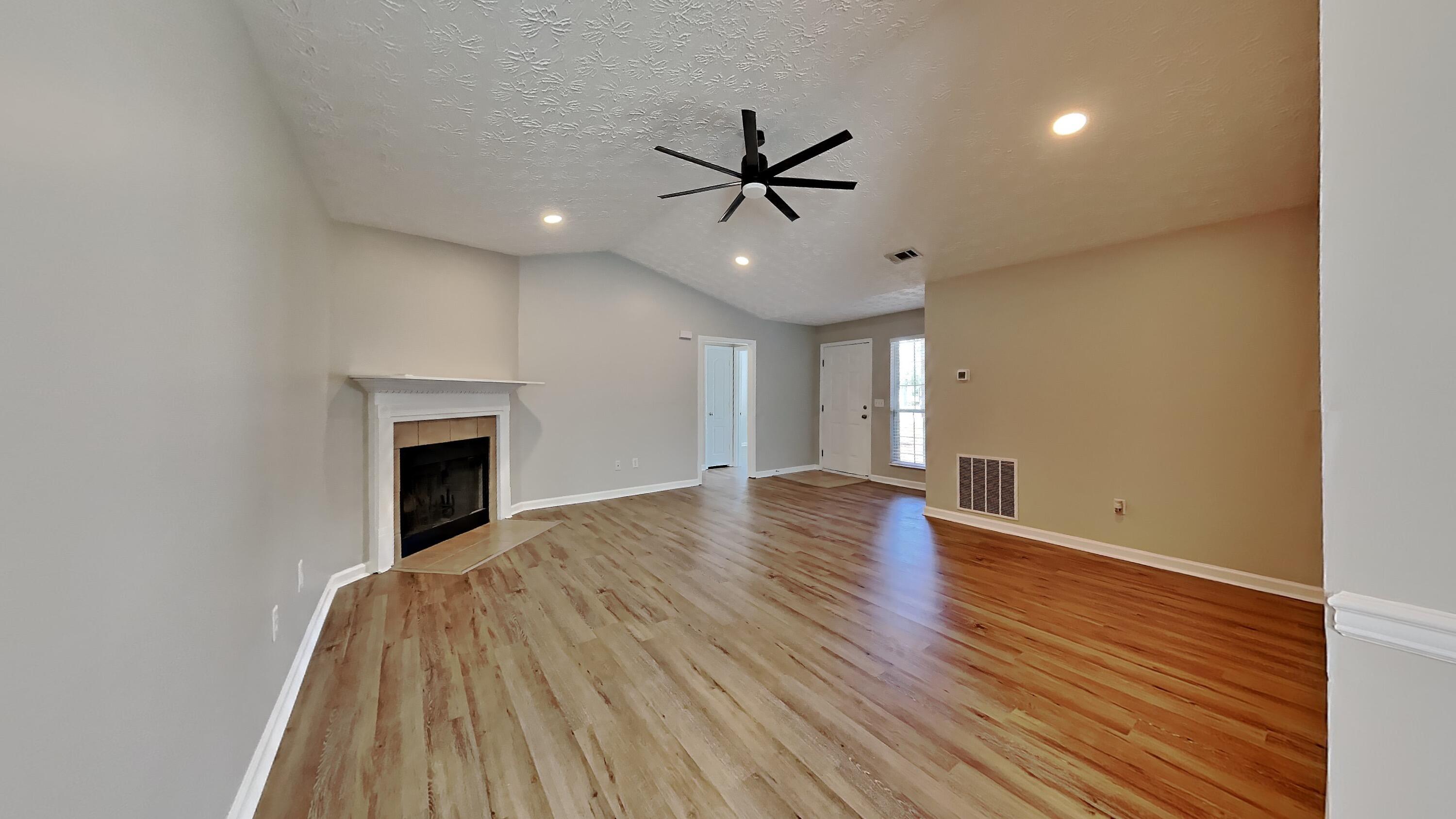 BRANDON OAKS - Residential Lease