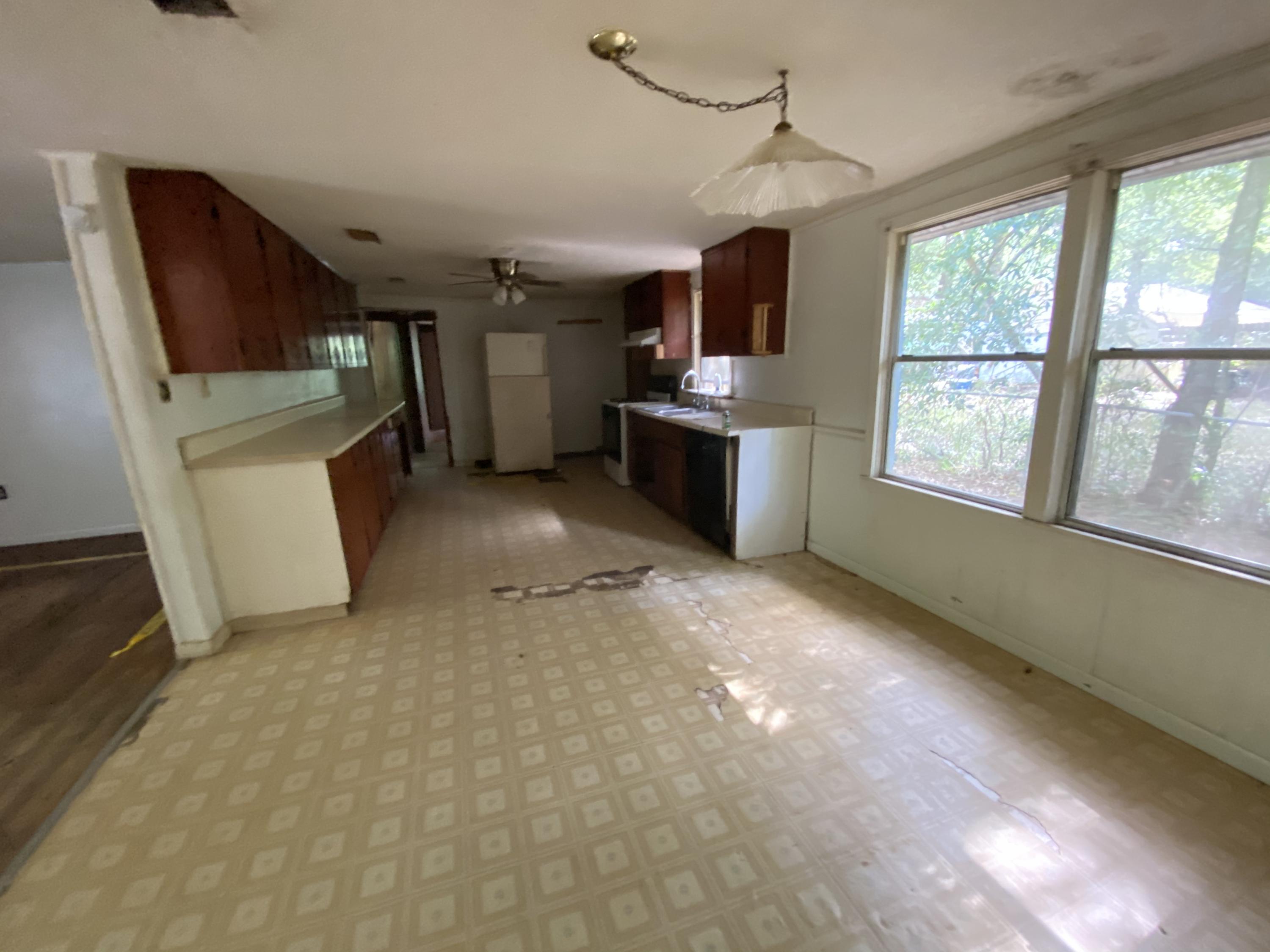 MORRIS ADDN TO CRESTVIEW - Residential