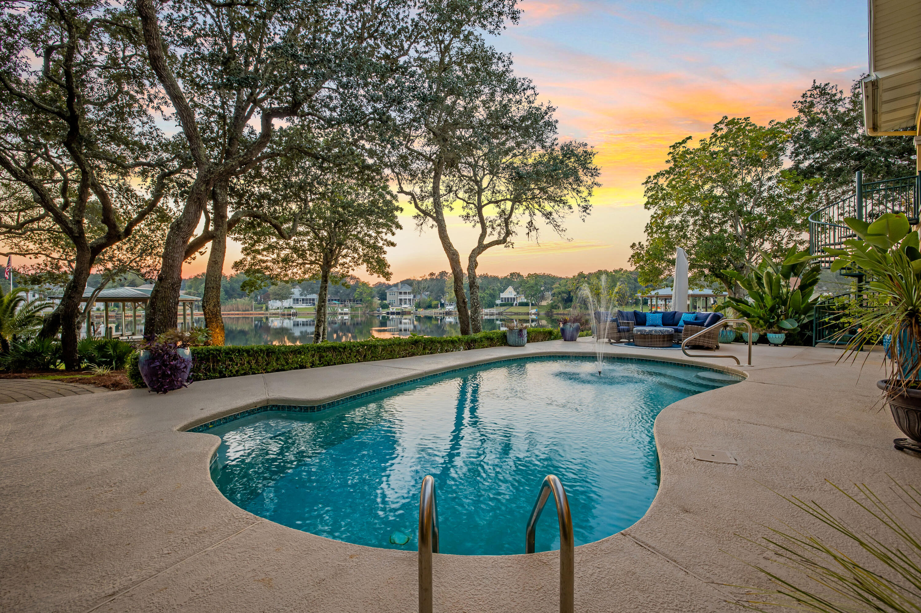 LAKE LORRAINE GARDENS - Residential