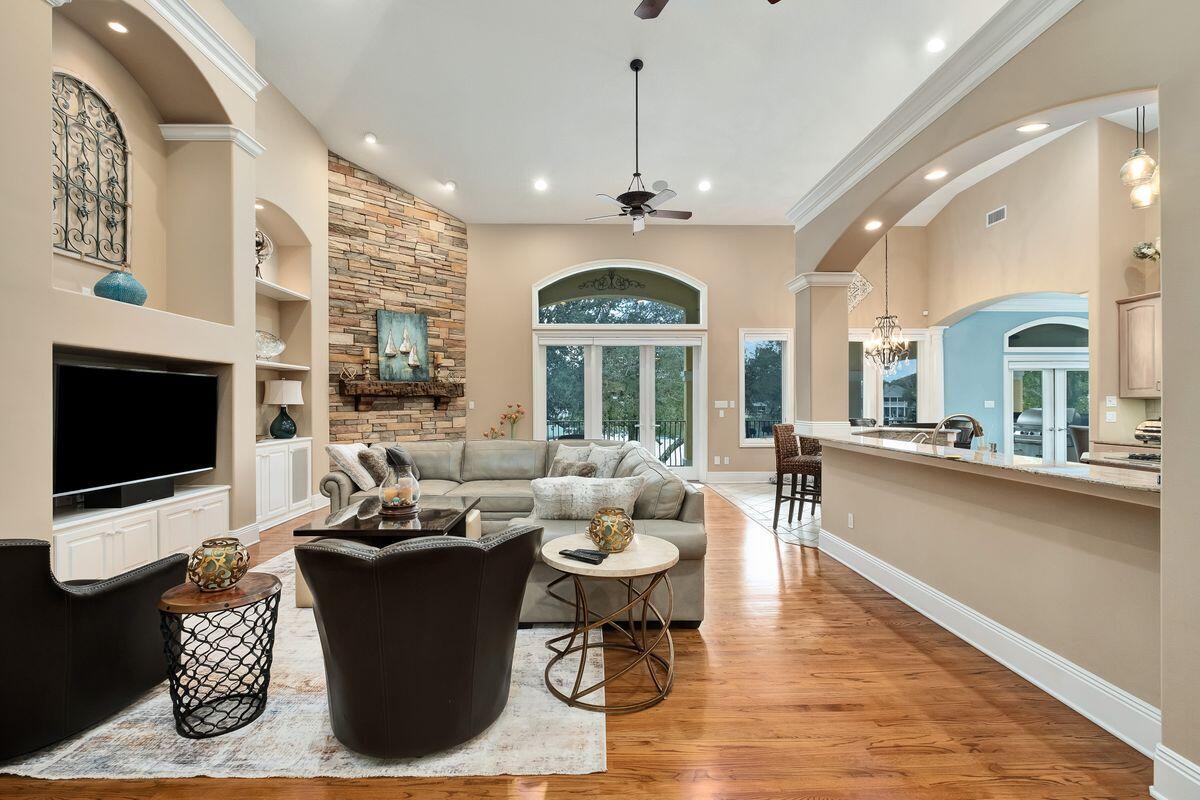 LAKE LORRAINE GARDENS - Residential