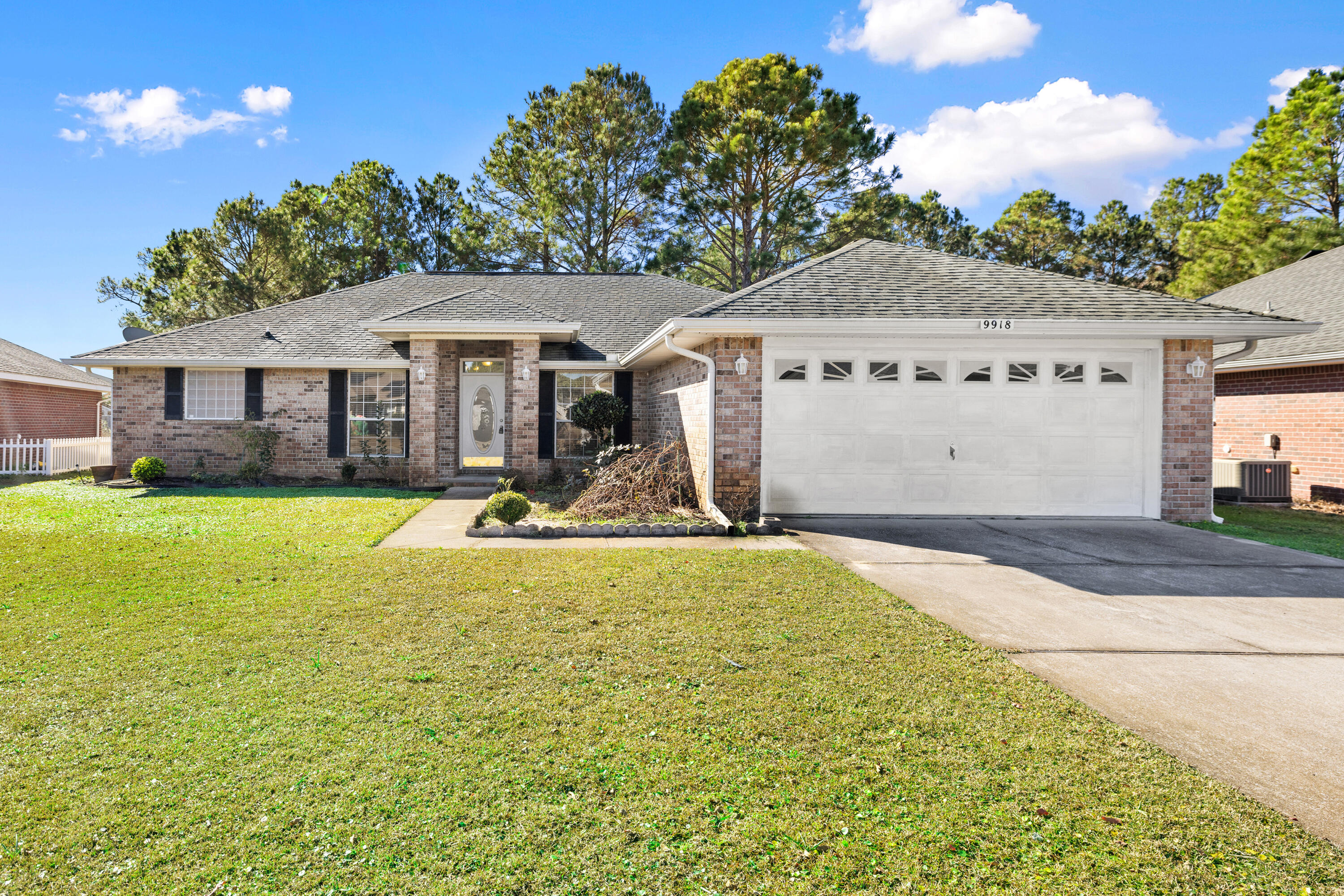 Discover lakeside living in this charming split floor plan, 1,890 sq. ft. home featuring three bedrooms and two bathrooms. This property boasts a versatile bonus room, a separate dining area, and a cozy eat-in kitchen, perfect for entertaining family and friends. Retreat to the master bedroom, complete with two spacious walk-in closets, double vanities, a garden tub, a shower, and a private water closet. It's your turn to experience lakeside living at its finest with no HOA and no flood insurance required! Wow!