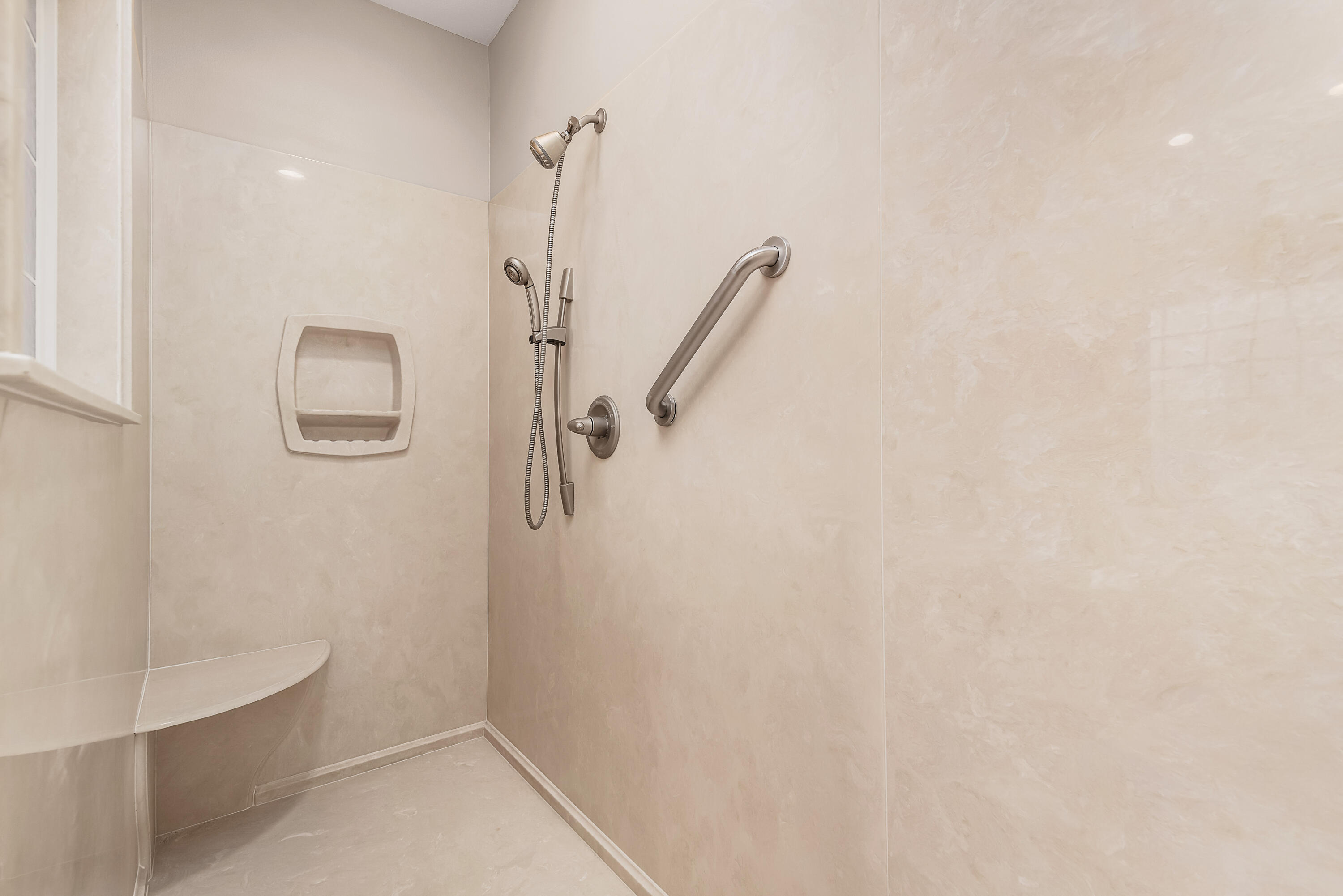 ROCKY BAYOU COUNTRY CLUB ESTATES 9 - Residential