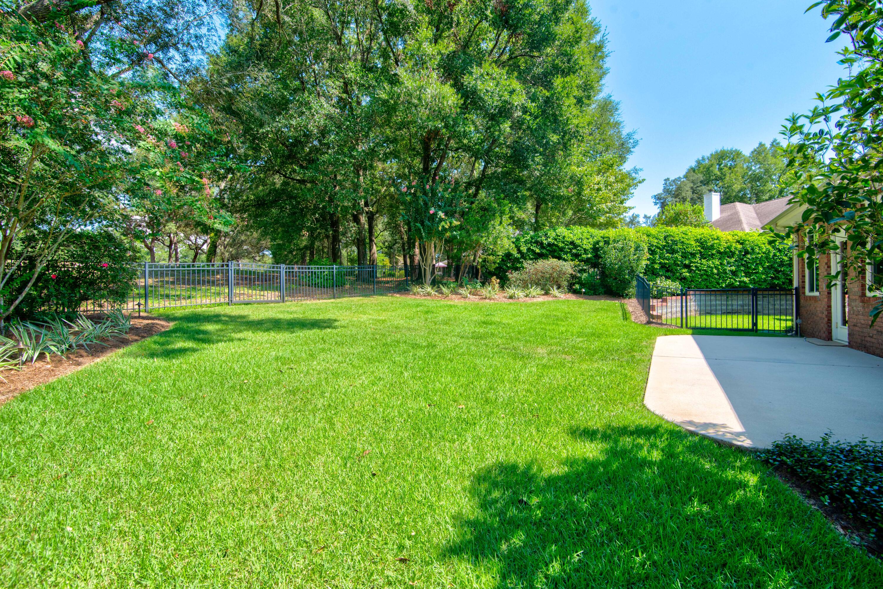 ROCKY BAYOU COUNTRY CLUB ESTATES 9 - Residential