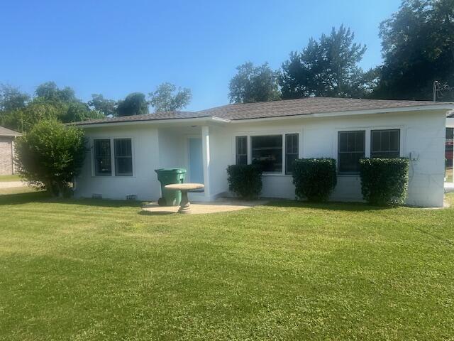 1 Bedroom 1 Bathroom centrally located in Fort Walton Beach. No Pets Mandatory Credit Check and Background. First month's rent and Damage Deposit. required.No washer and Dryer Hookup - Water and sewer and lawncare included.