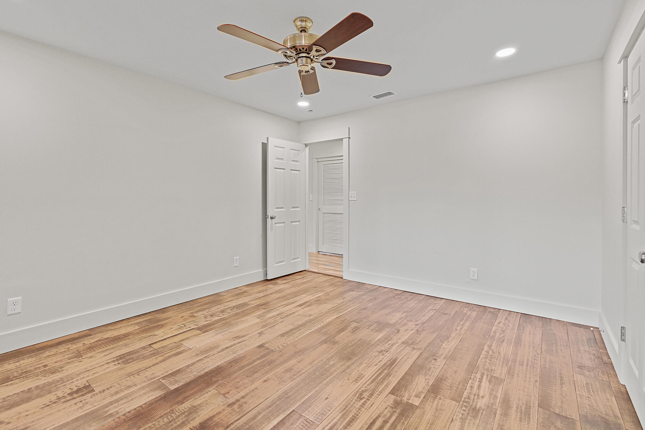 LAKE SHORE ESTATES - Residential