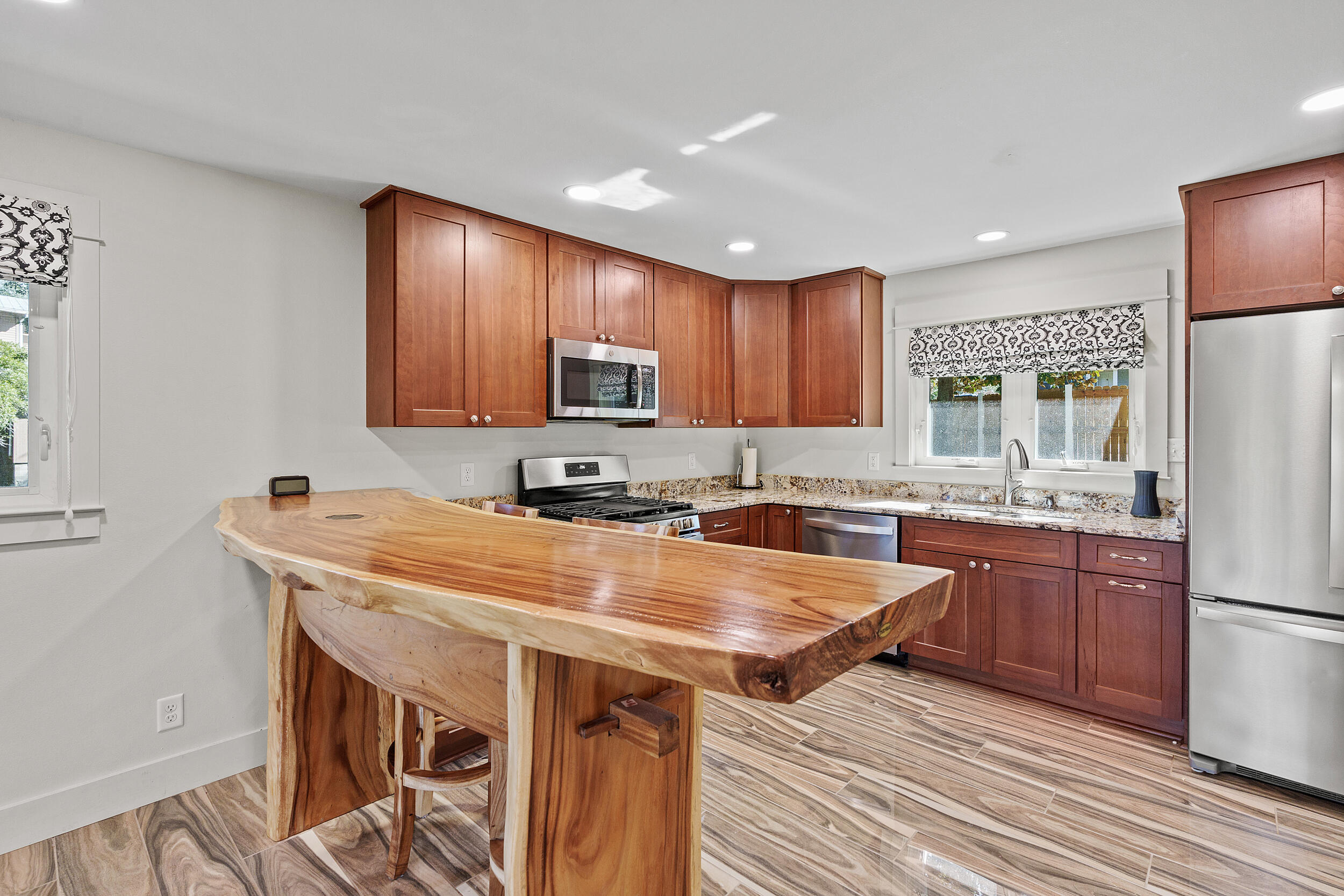 LAKE SHORE ESTATES - Residential