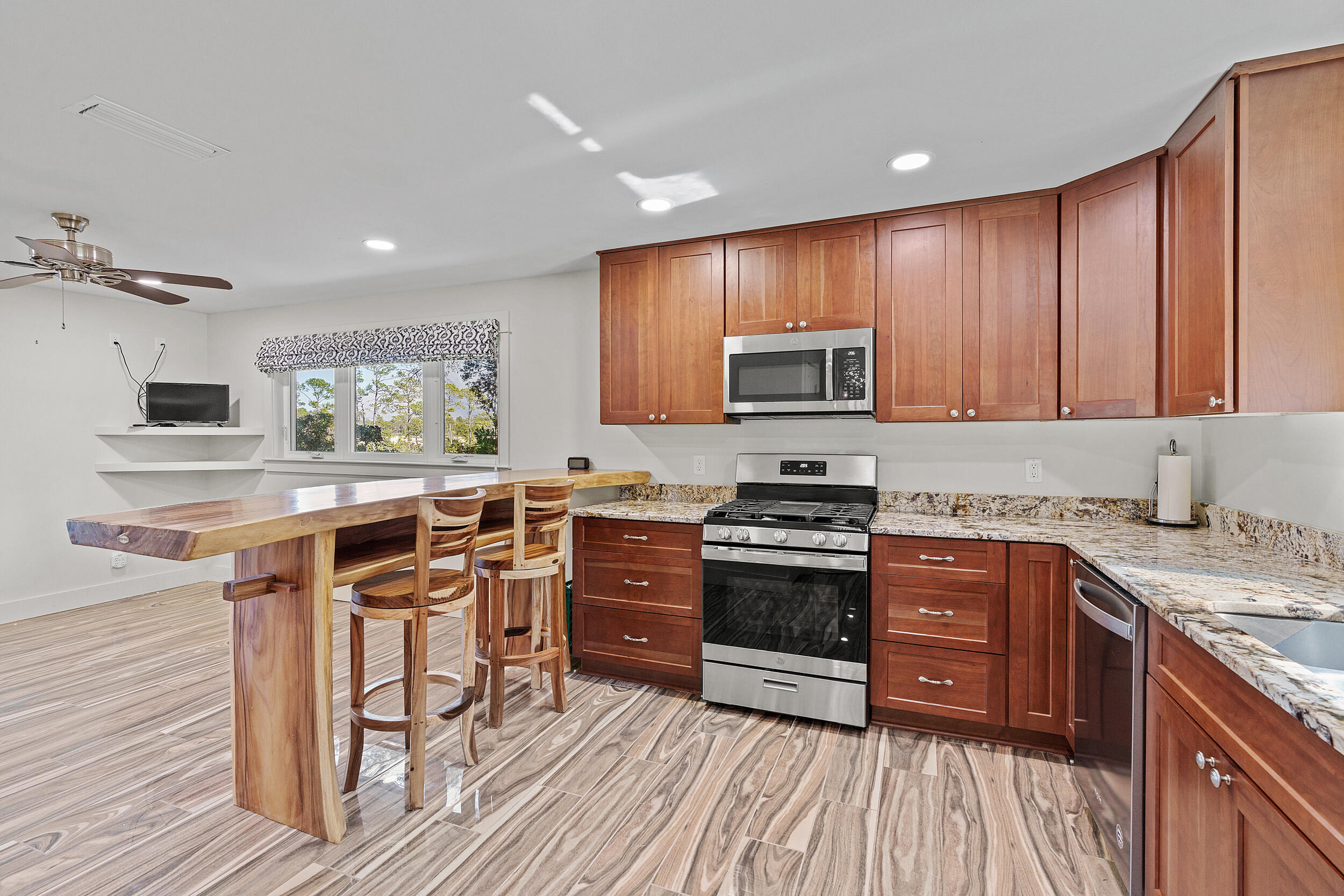 LAKE SHORE ESTATES - Residential