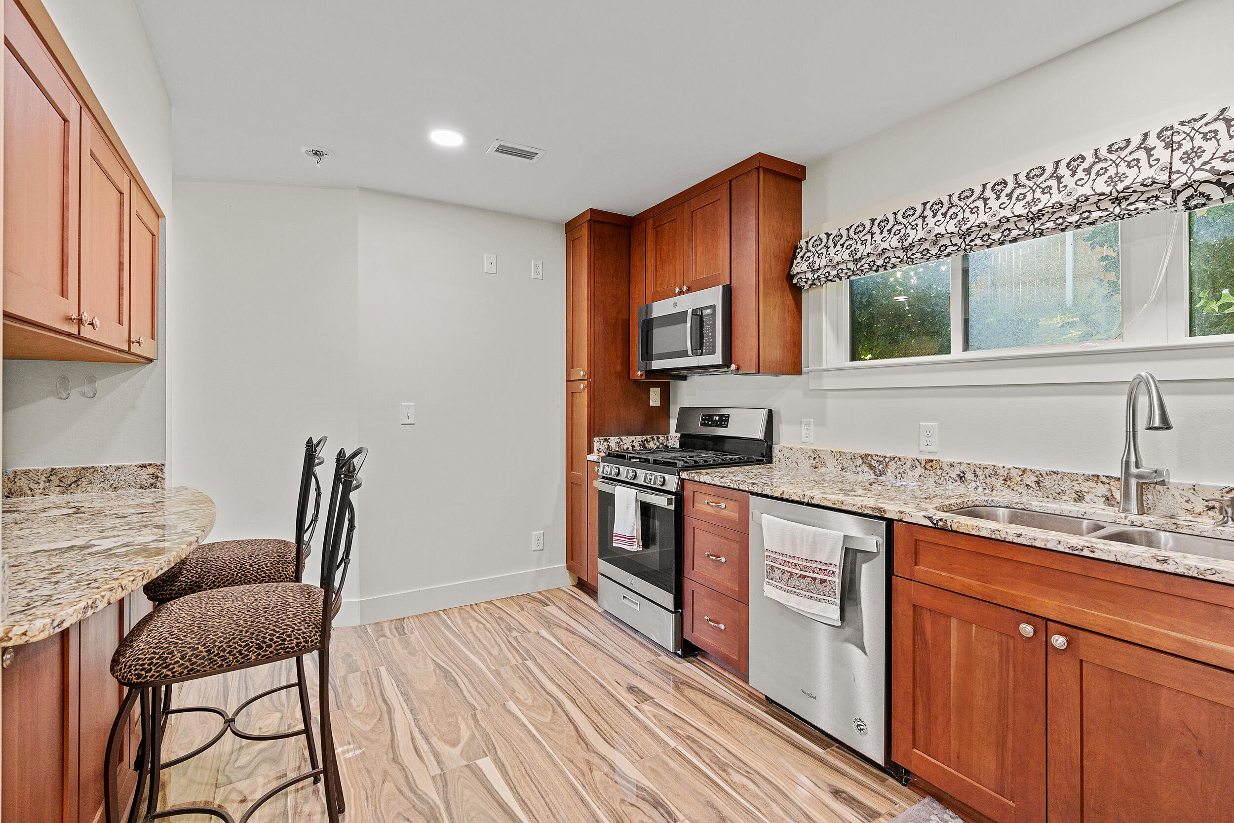 LAKE SHORE ESTATES - Residential