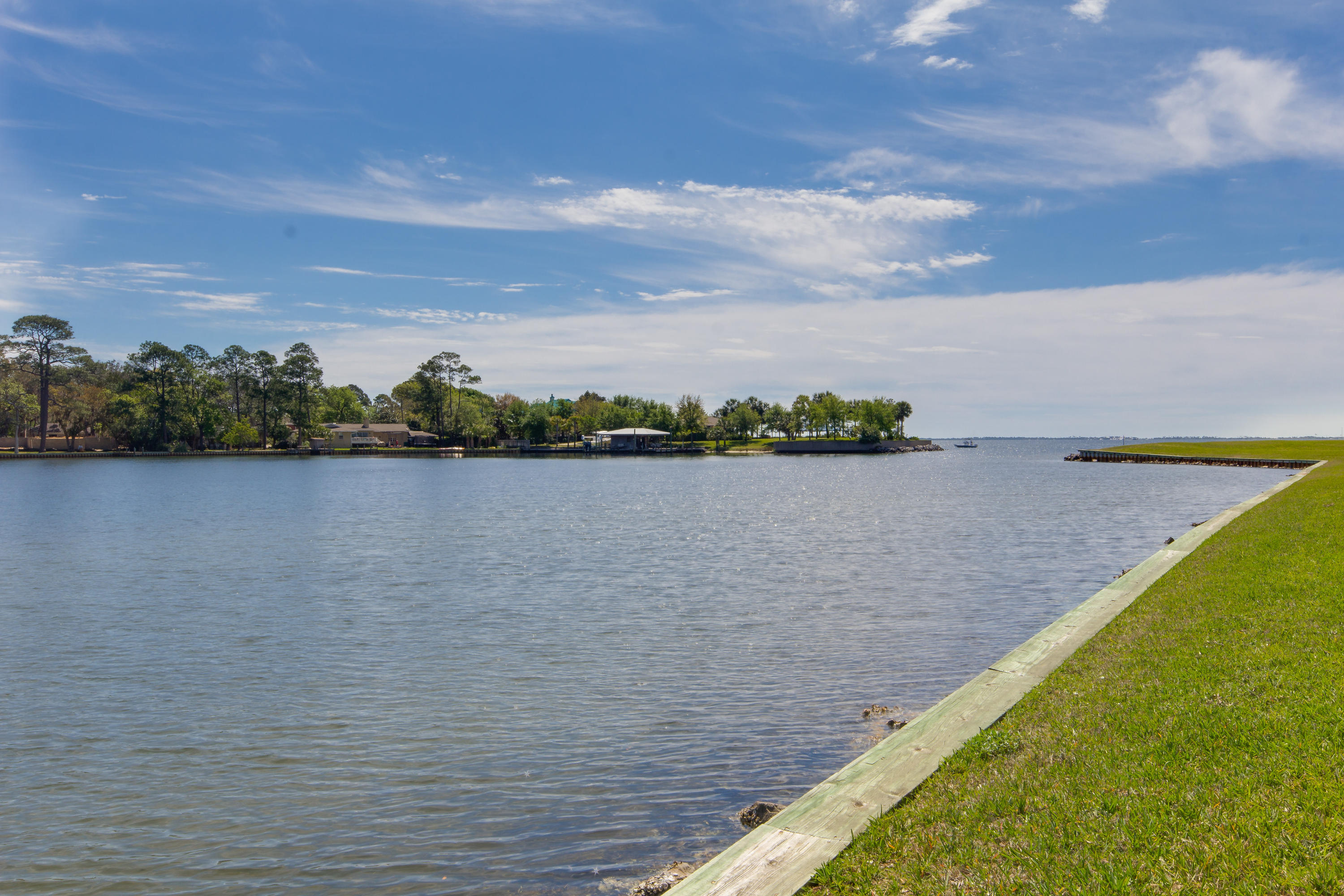 FINISTERRA CONDO - Residential