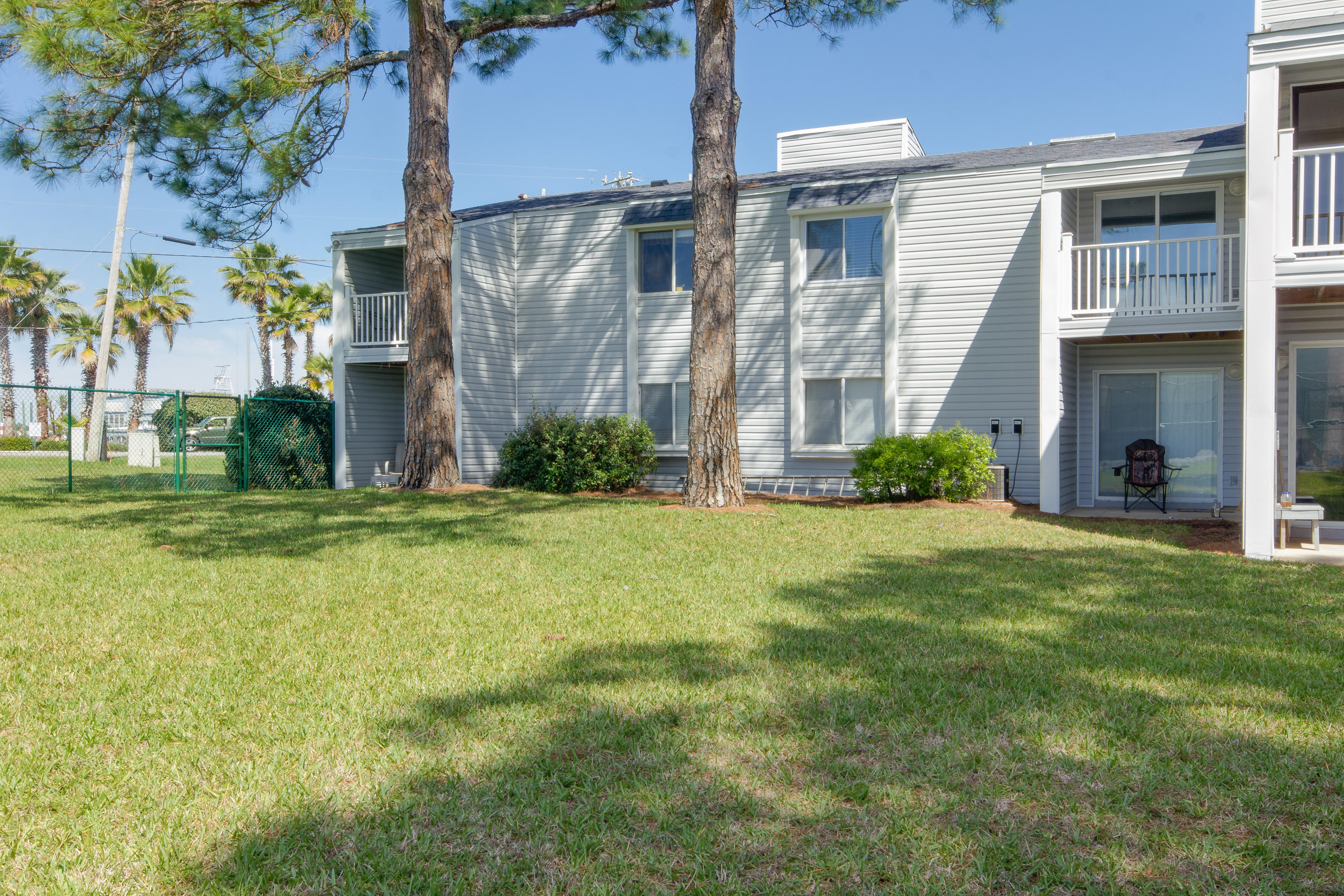 FINISTERRA CONDO - Residential